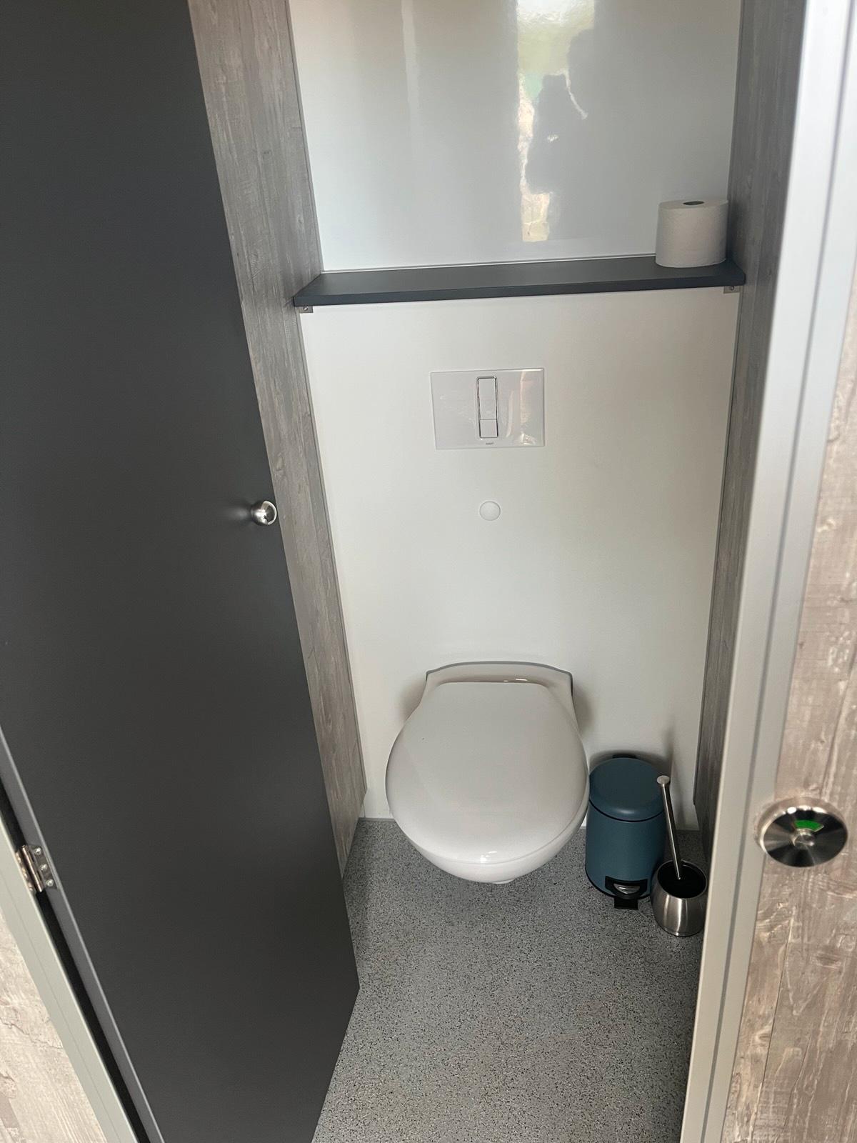 Toilettenwagen Toilettenanhänger – 4