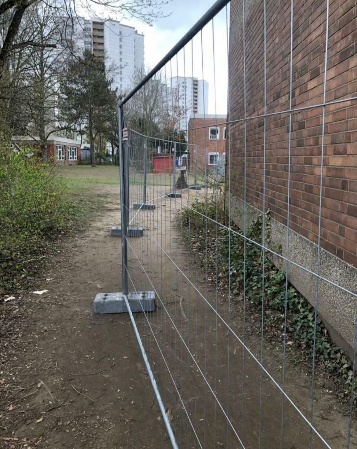 Bauzäune Absperrtechnik Absperrzaun mieten
