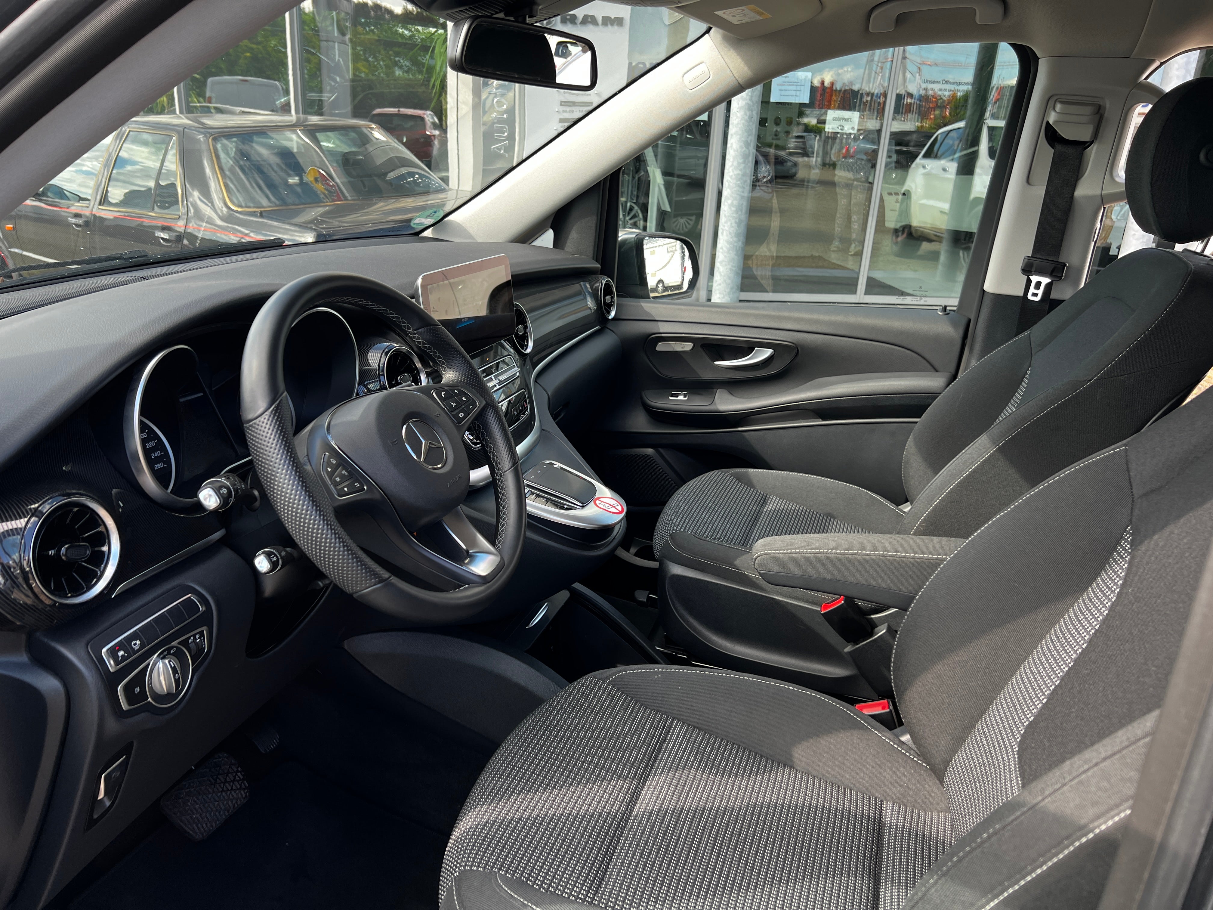 Mercedes-Benz V-Klasse 8-Sitzer Extralang Luxusbus, Automatik, Einzelsitze – 3