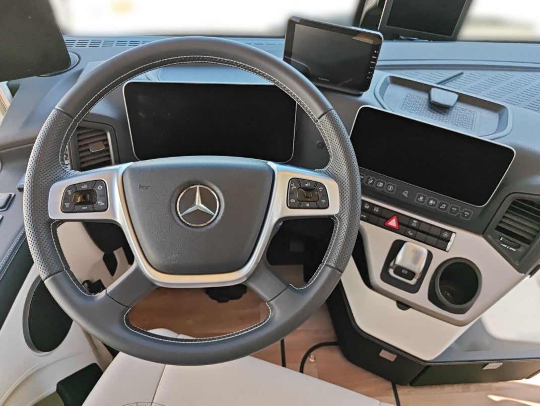 Morelo Actros Empire Liner 110 GSB – 3