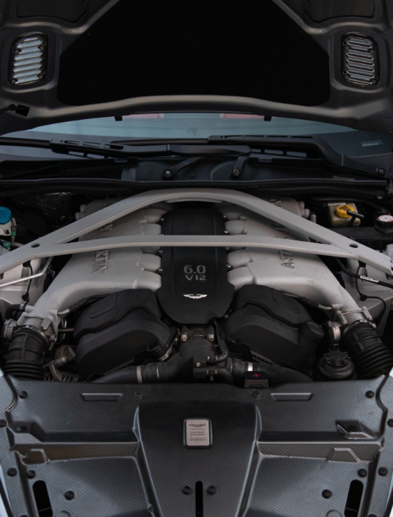 Aston Martin DB9 V12 – 4