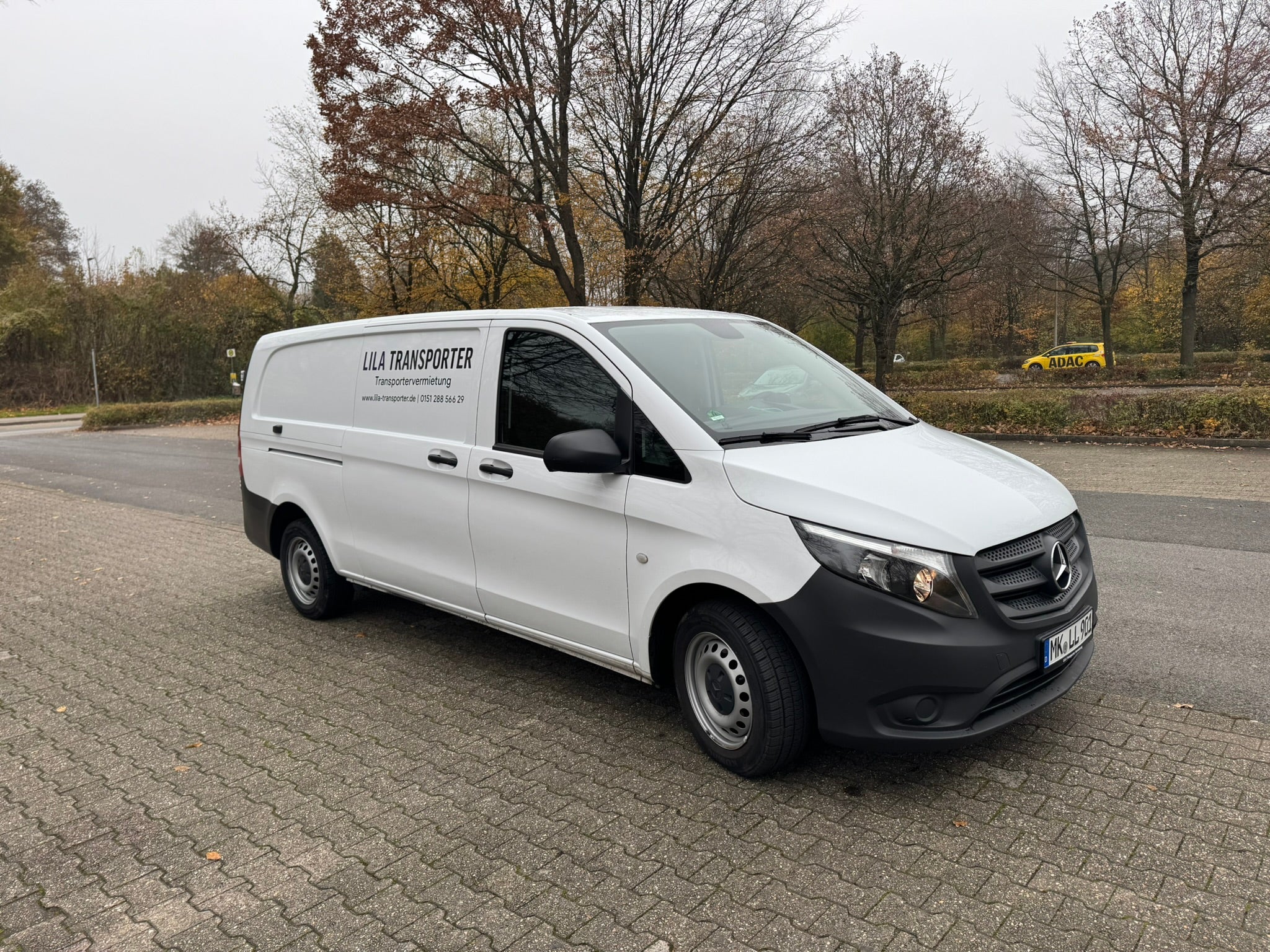 Mercedes-Benz Vito extra lang L2H1 - Transporter mieten ab 19,99 € / Std. – 3