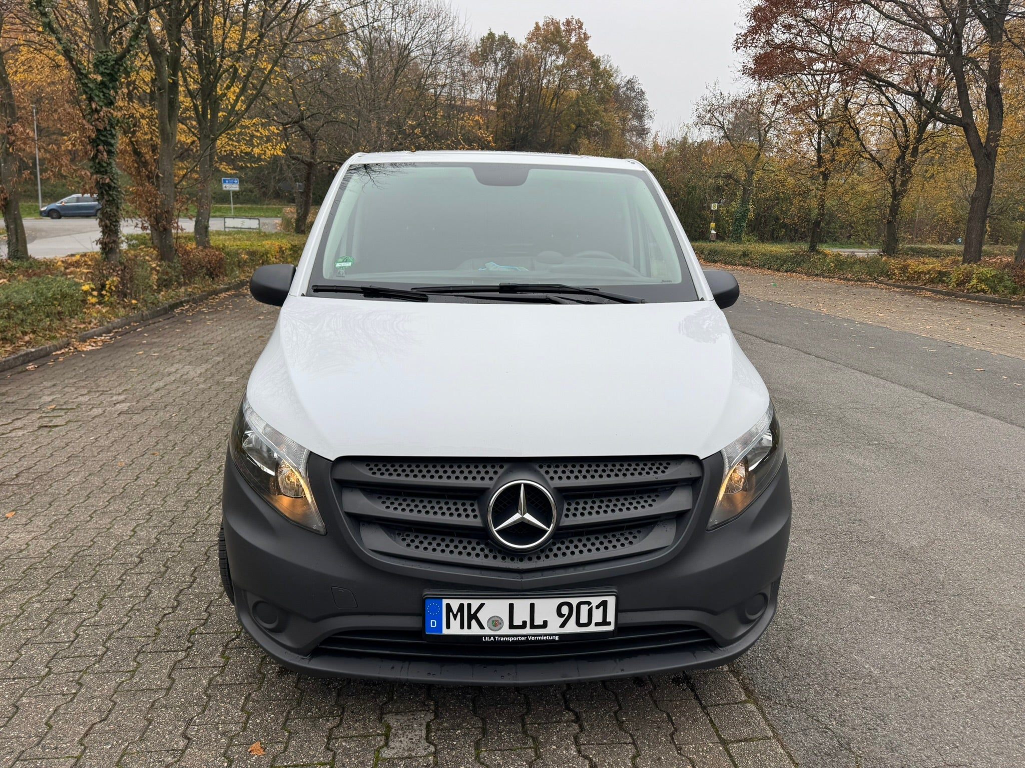 Mercedes-Benz Vito extra lang L2H1 - Transporter mieten ab 19,99 € / Std. – 2