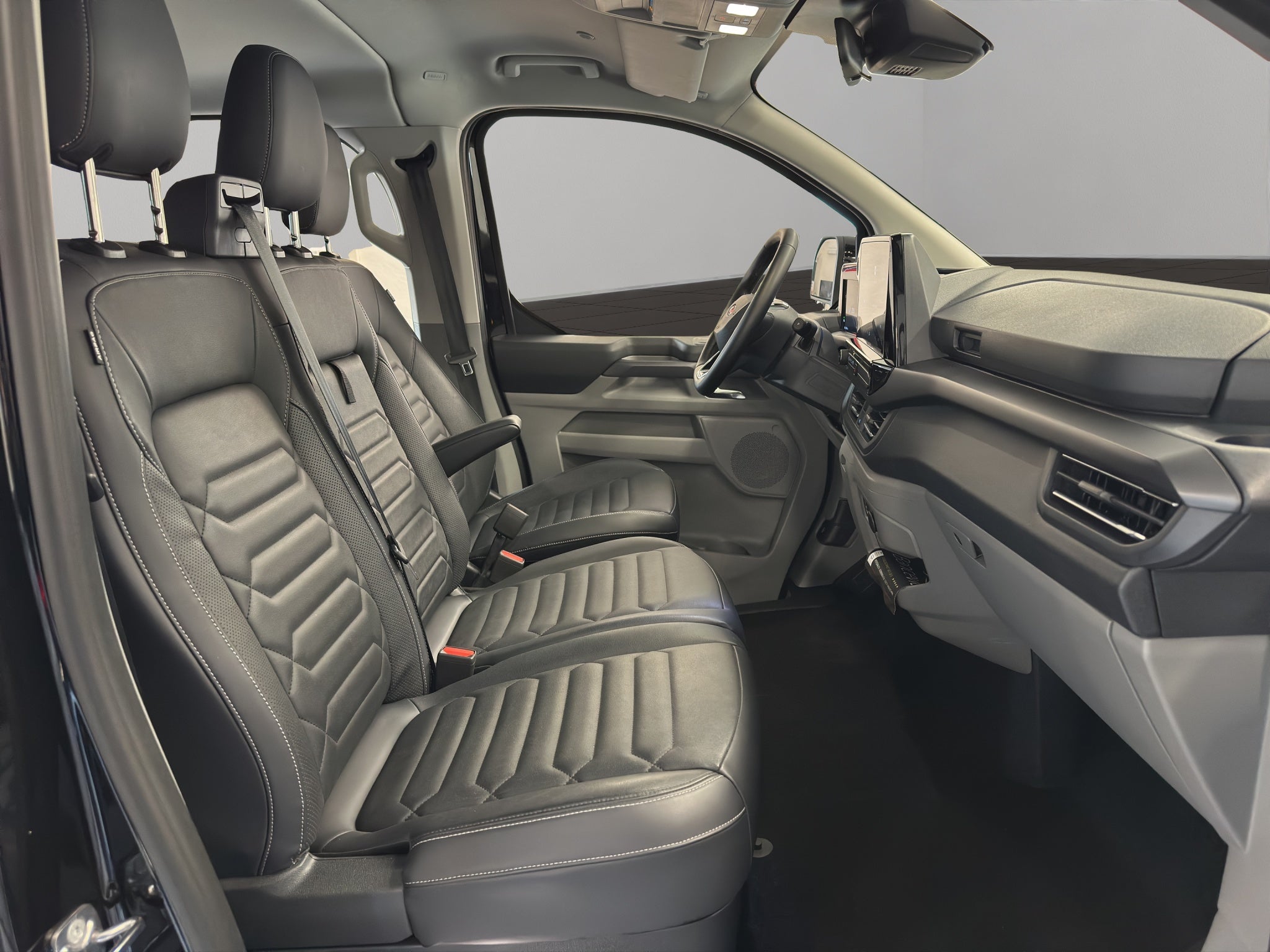 Ford Tourneo CustomTitanium 9-Sitzer mieten mit Top-Ausstattung! – 3