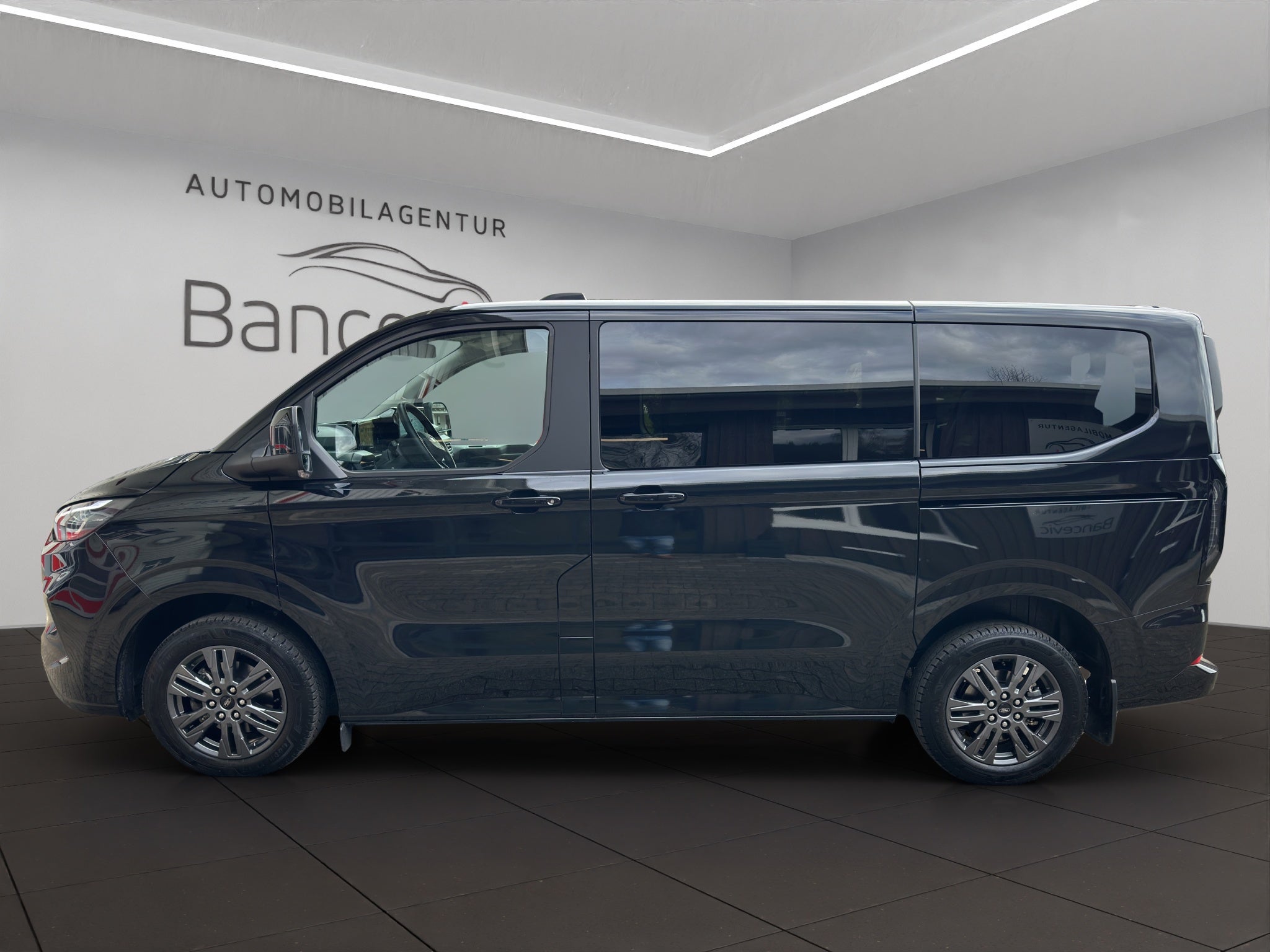 Ford Tourneo CustomTitanium 9-Sitzer mieten mit Top-Ausstattung! – 2