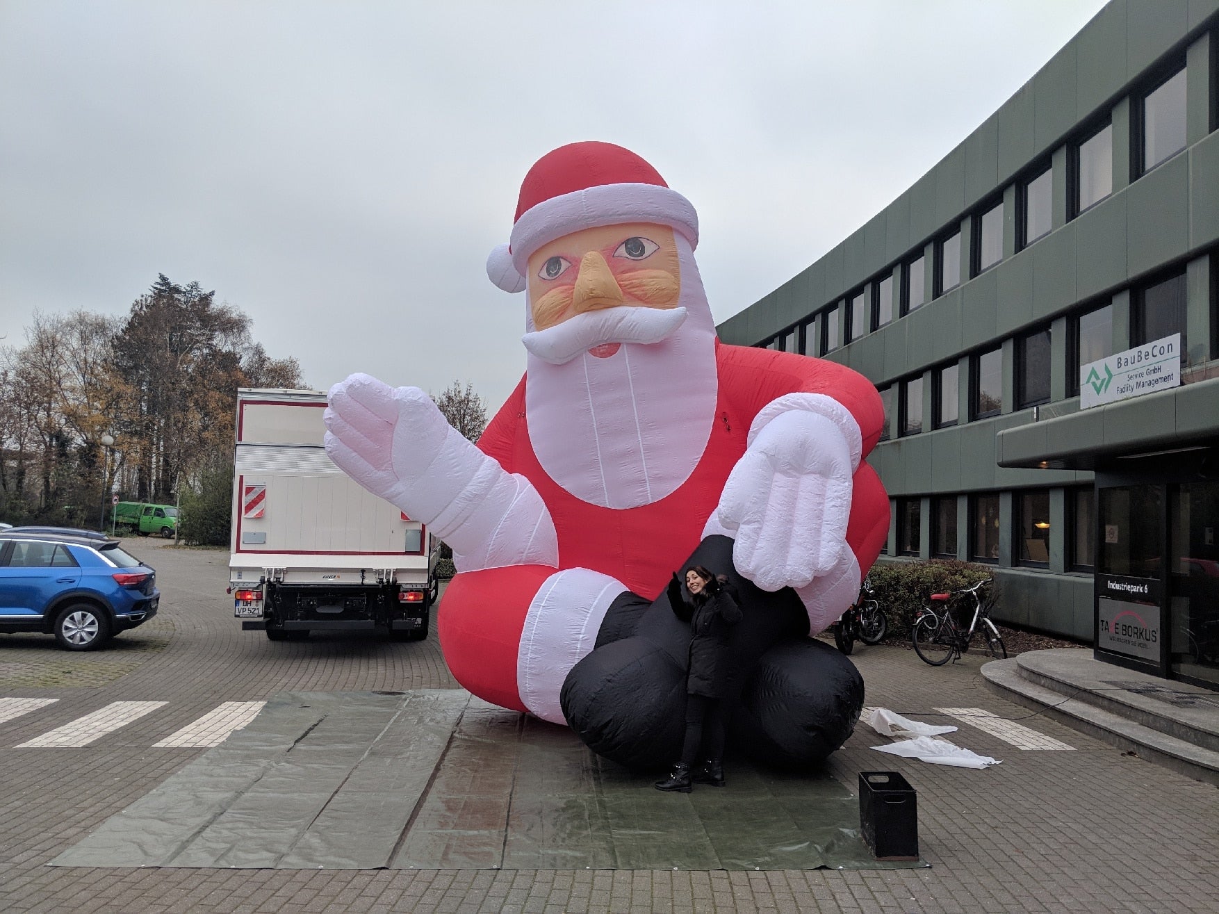 Aufblasbarer Weihnachtsmann, Santa Clause, aufblasbar, XXL, Winterdekoration, Weihnachtsdekoration, Weihnachtsmann XXL – 2