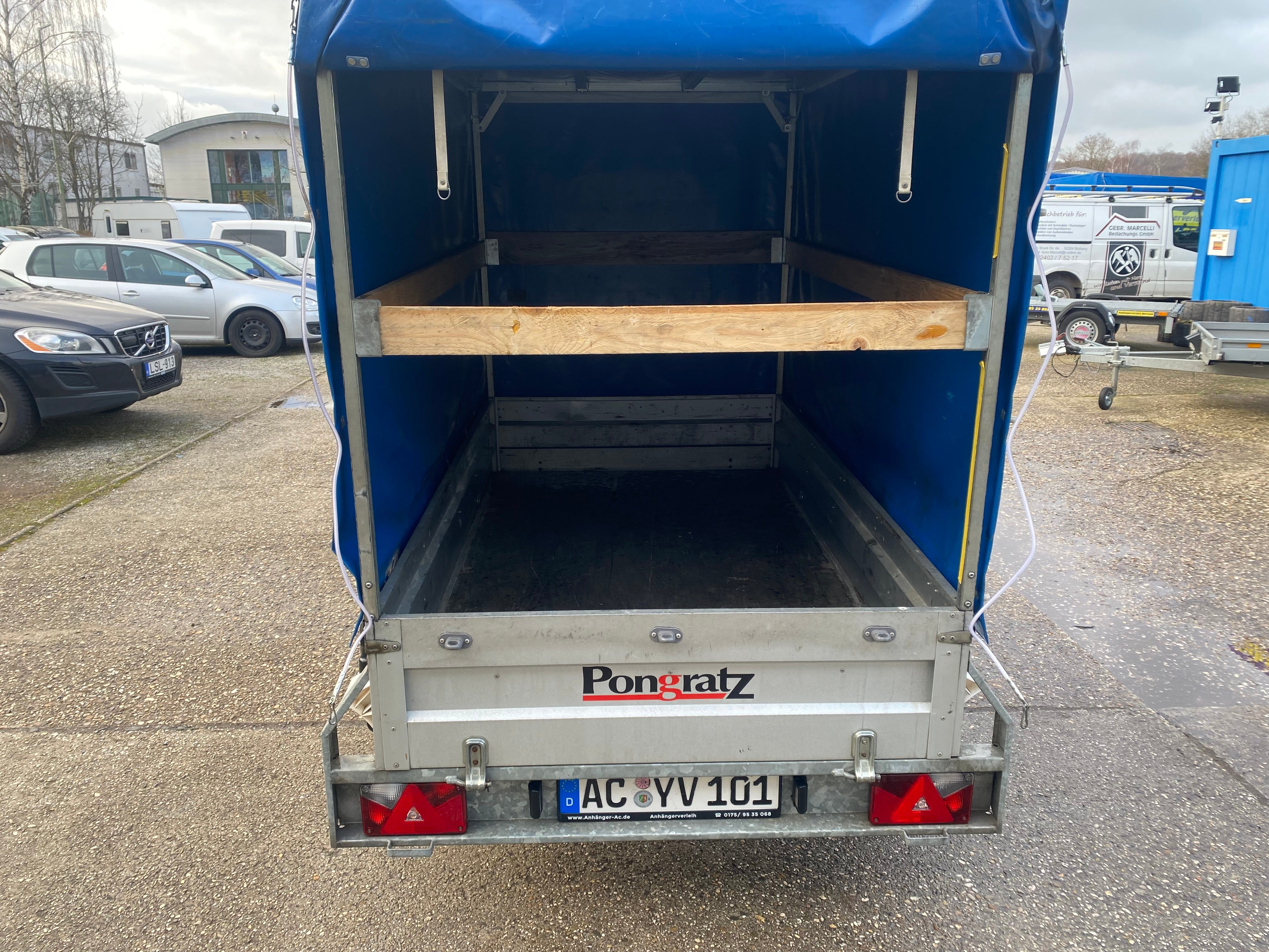 Planenanhänger / Kastenanhänger - Tieflader geschlossen 1300 Kg – 3