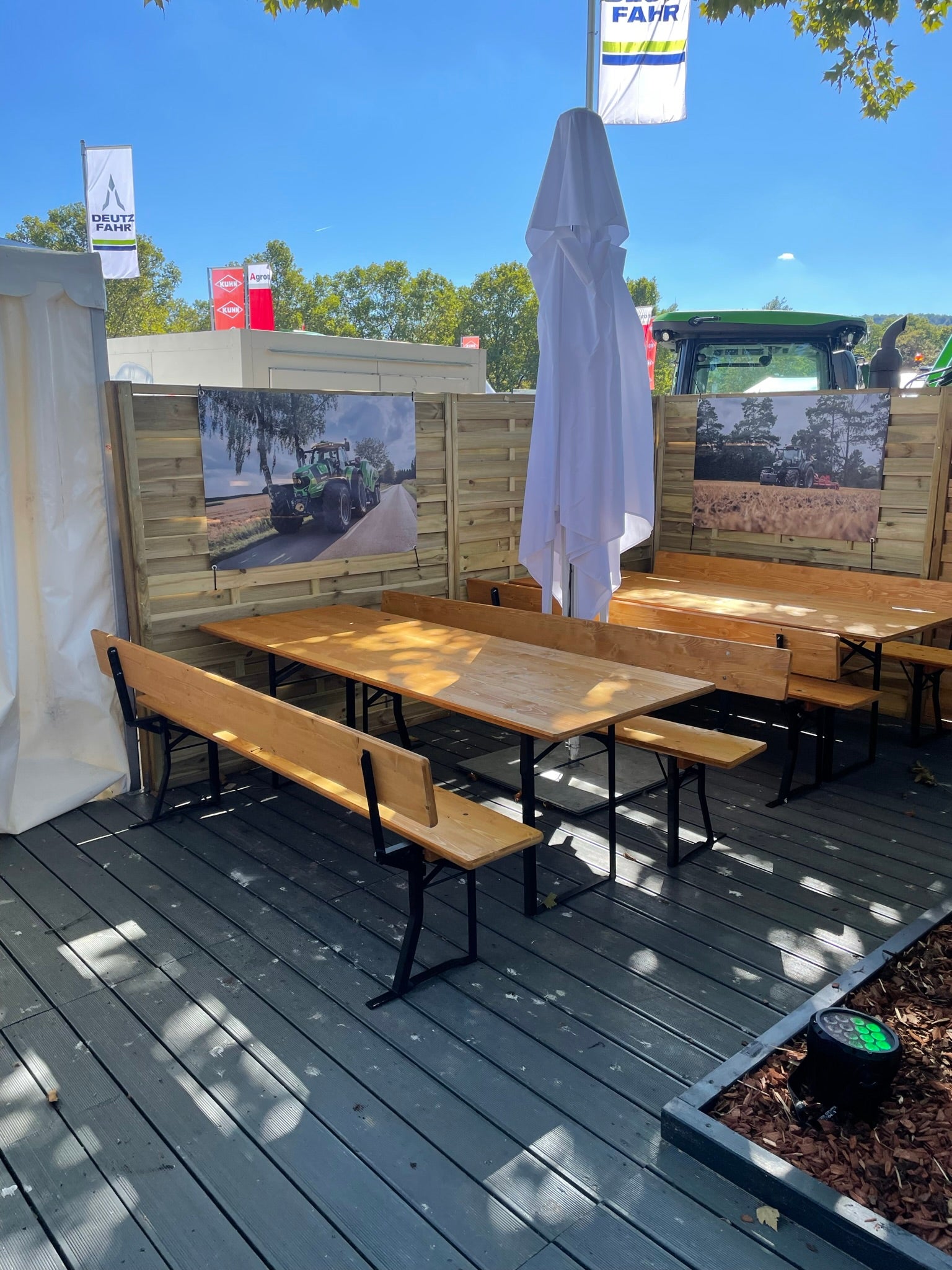Schöne Bierzeltgarnitur Festzeltgarnitur mit Rückenlehne großer Tisch 80cm schwarzes Gestell Bierzeltgarnitur Festgarnitur Bierbank
