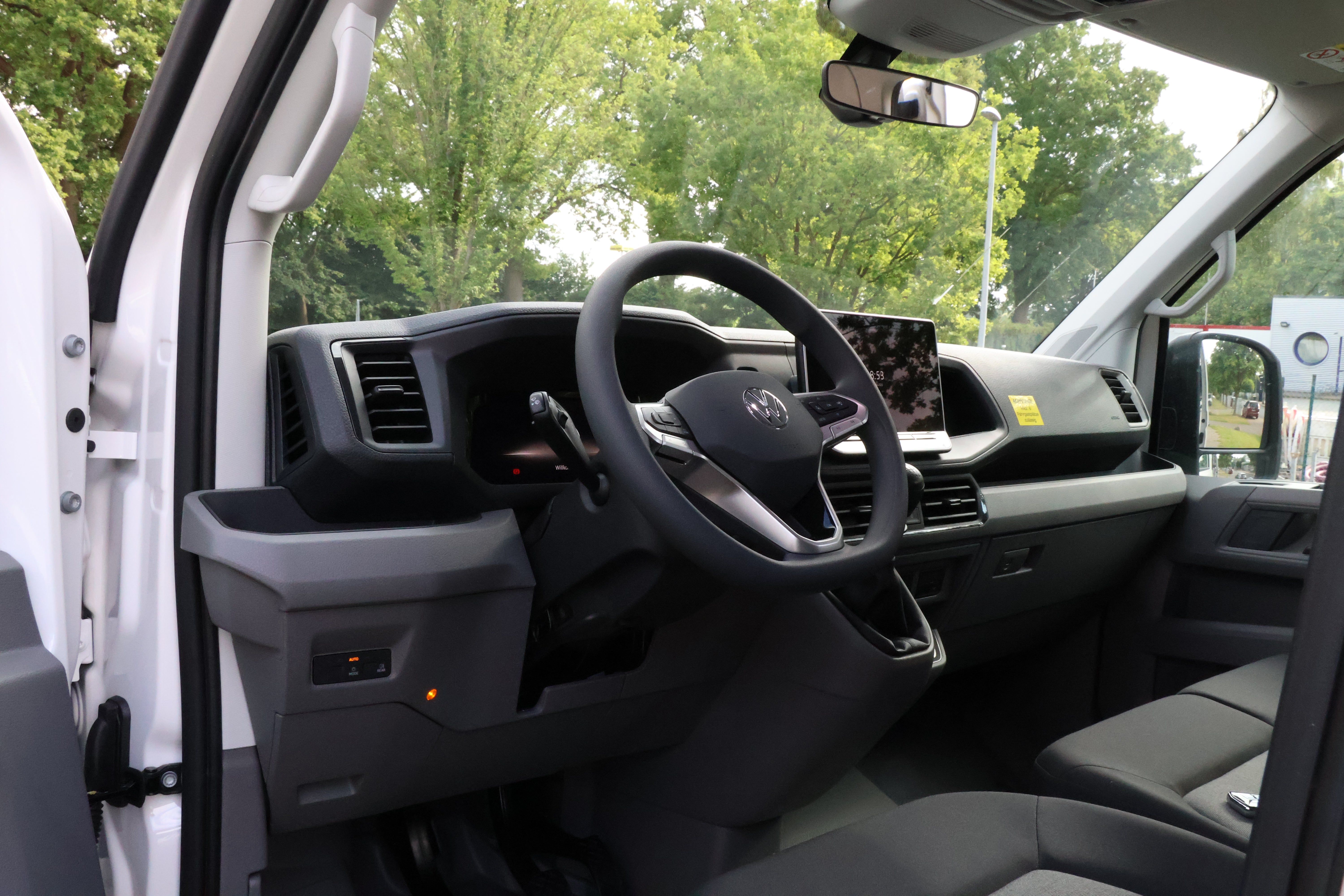 VW Crafter mit Rollstuhllift 8 Sitzer Behindertengerecht – 2