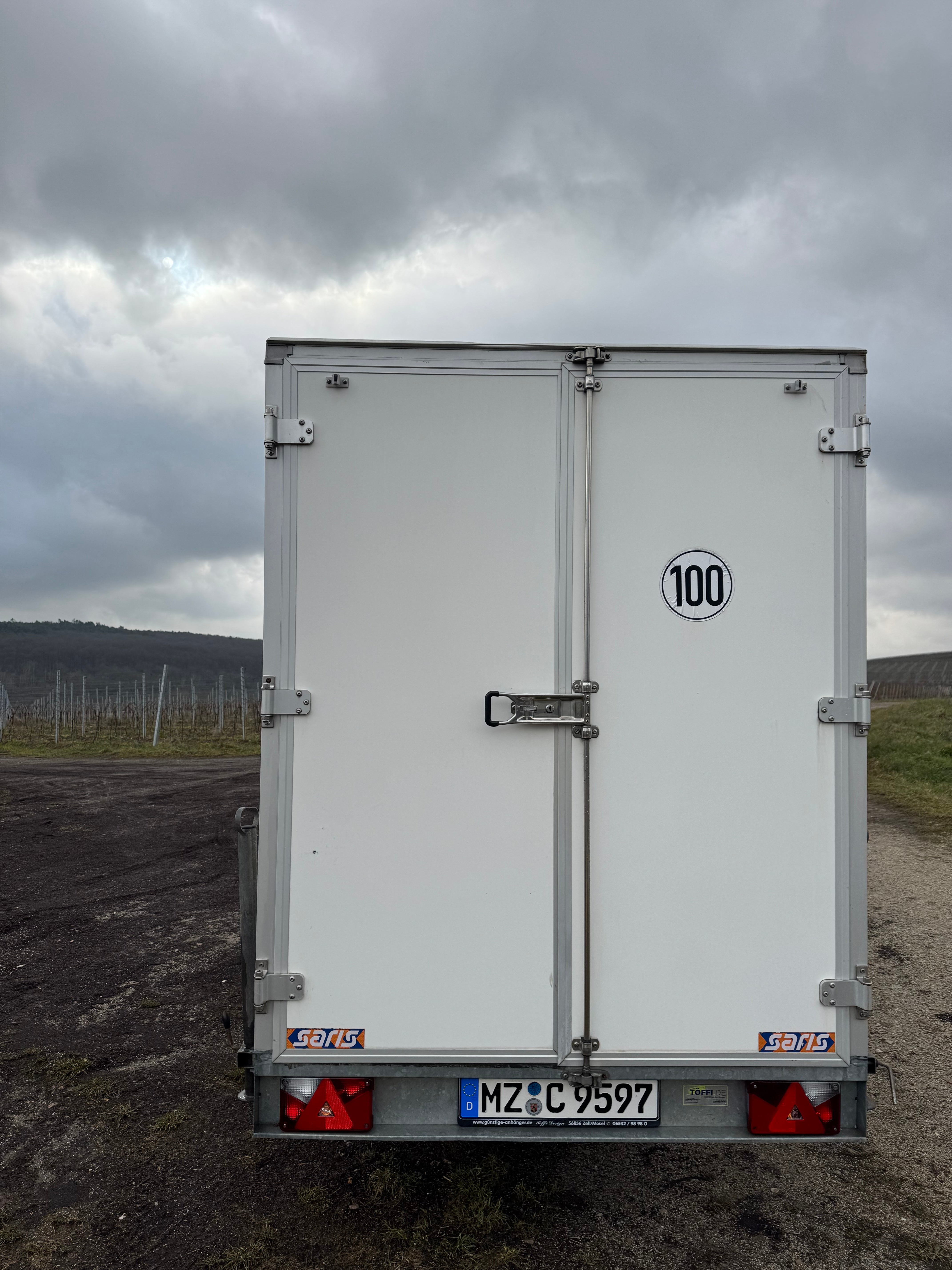 Kastenanhänger zu Vermieten – 2