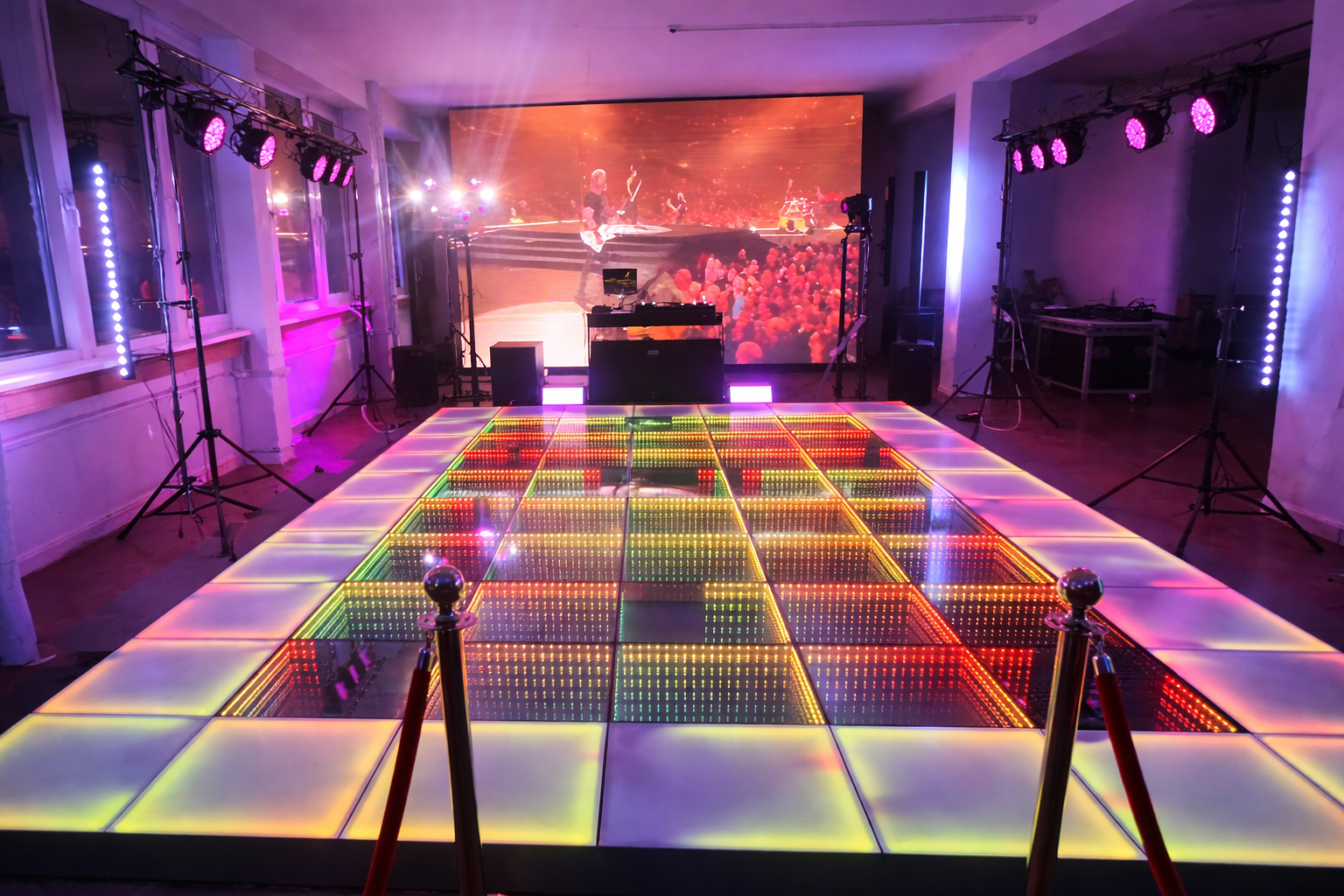 LED Videowand 4,5x3m LED Wall Großbildleinwand P3.91 – 3