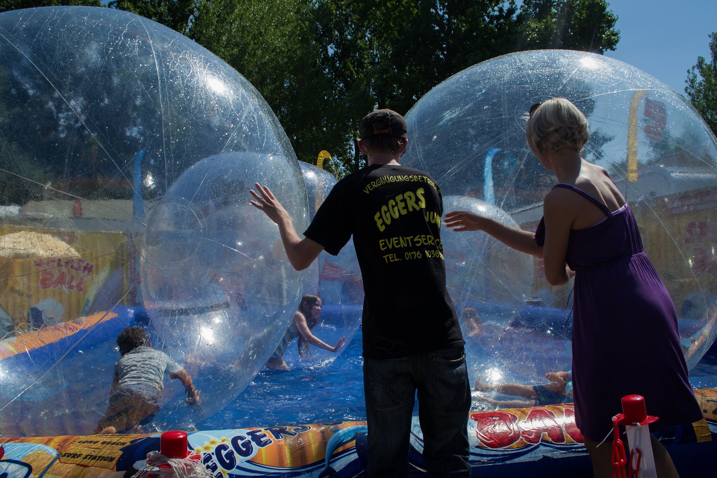 XXL Aqua Balls / Aqua Zorbing / Wasserball Arena / Water-Walking Balls inkl. 1 Eventbetreuer + Pool 8,5 x 7 m – 2