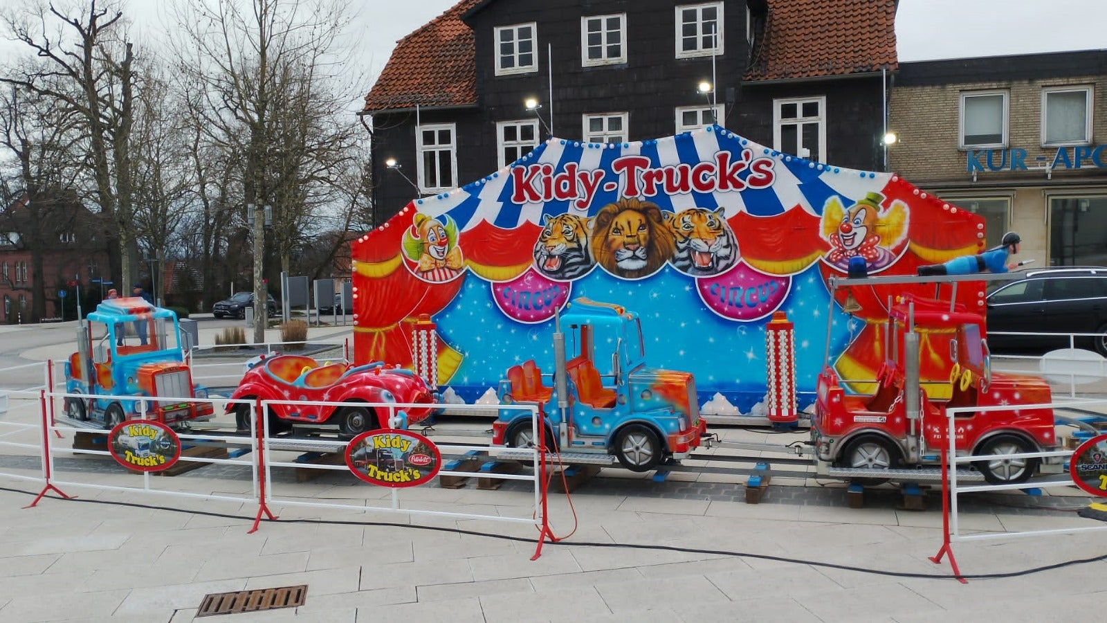 Kindereisenbahn, Kinderkarussell, Karussell Kidy-Trucks – 2