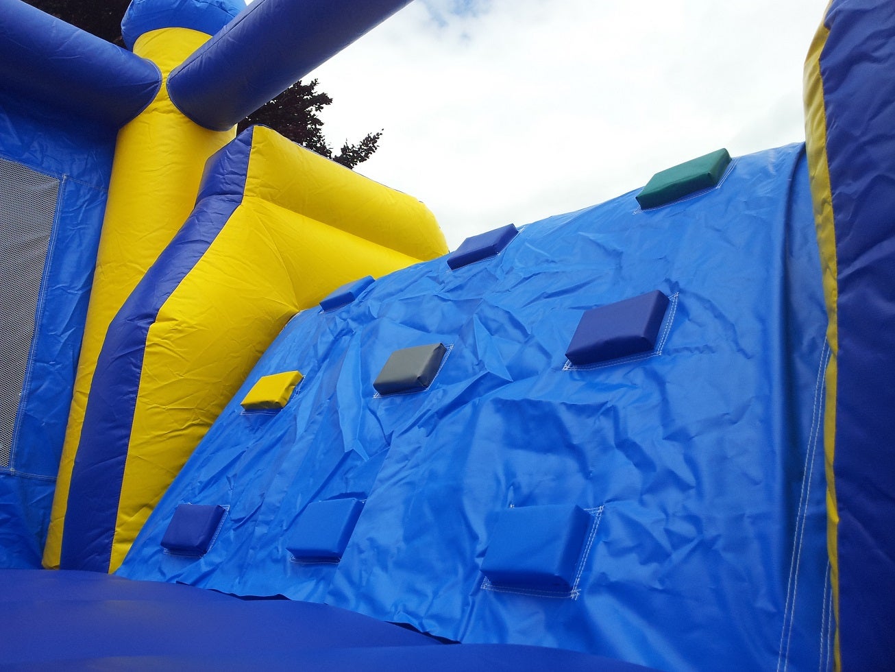 Hüpfburg mieten, Hüpfburgen Vermietung, Hüpfburg Verleih, Kletterberg / Riesenrutsche / Schloss / Dschungel / SpongeBob/ Piraten / Circus inkl. Zubehör, Lieferung, Auf- und Abbau – 4