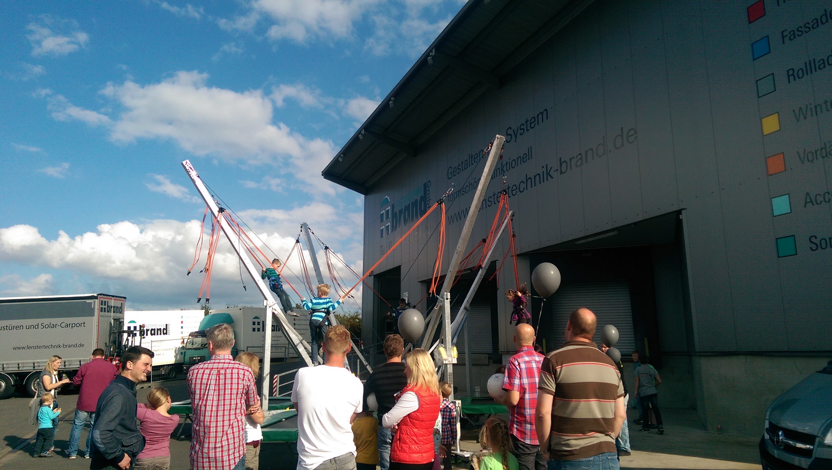 4er Bungee Trampolin Anlage SKYLINE JUMPER inkl. 2x Betreuung, Lieferung, Auf-und Abbau – 3