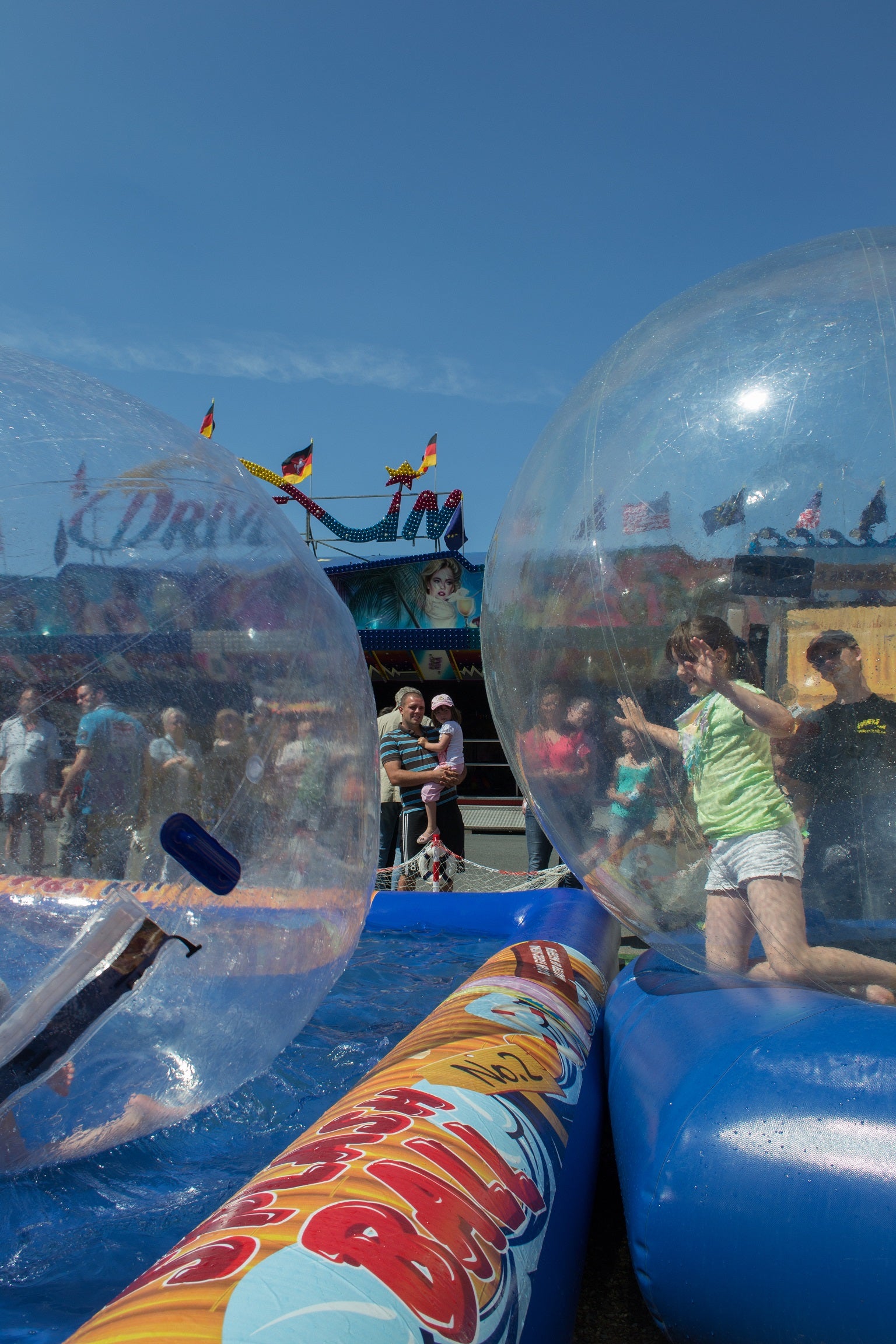XXL Aqua Balls / Aqua Zorbing / Wasserball Arena / Water-Walking Balls inkl. 1 Eventbetreuer + Pool 8,5 x 7 m – 3