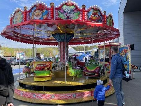 Kinderkarussell, Kinder Karussell "Kindertraum" mit 22 Sitzplätzen, Nostalgie Märchenkarussell