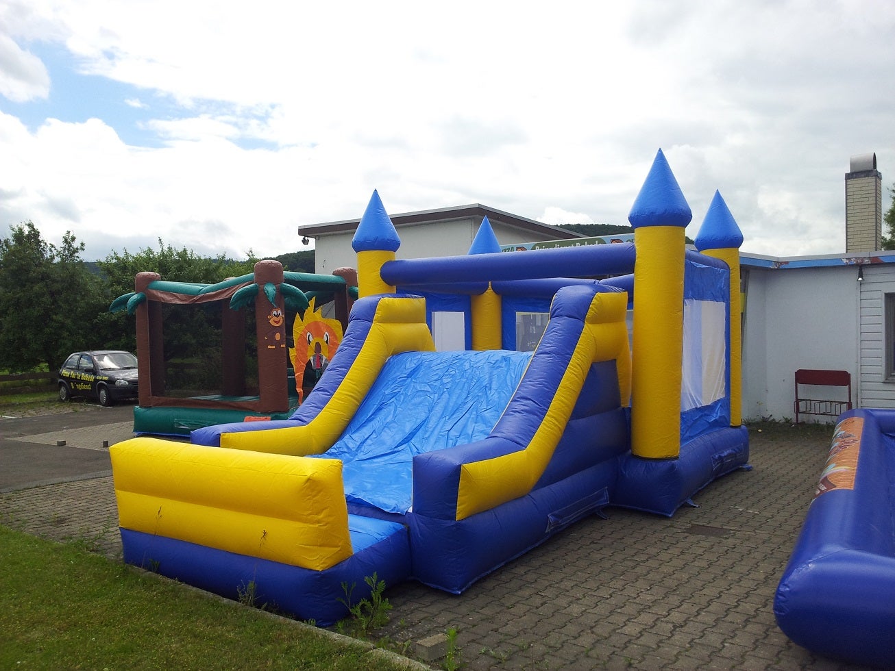 Hüpfburg mieten, Hüpfburgen Vermietung, Hüpfburg Verleih, Kletterberg / Riesenrutsche / Schloss / Dschungel / SpongeBob/ Piraten / Circus inkl. Zubehör, Lieferung, Auf- und Abbau – 3