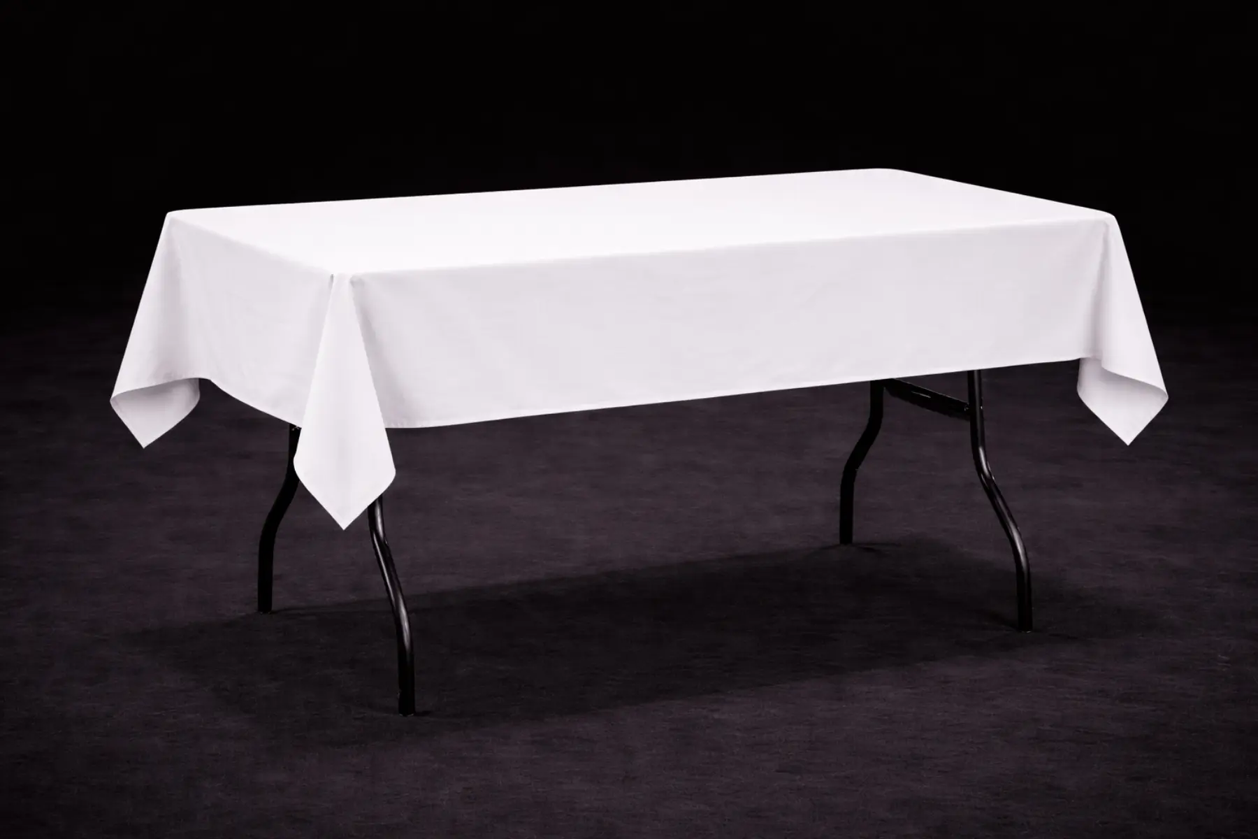Banketttisch rechteckig mit Tischdecke mieten – Eventmobiliar fürs Wochenende