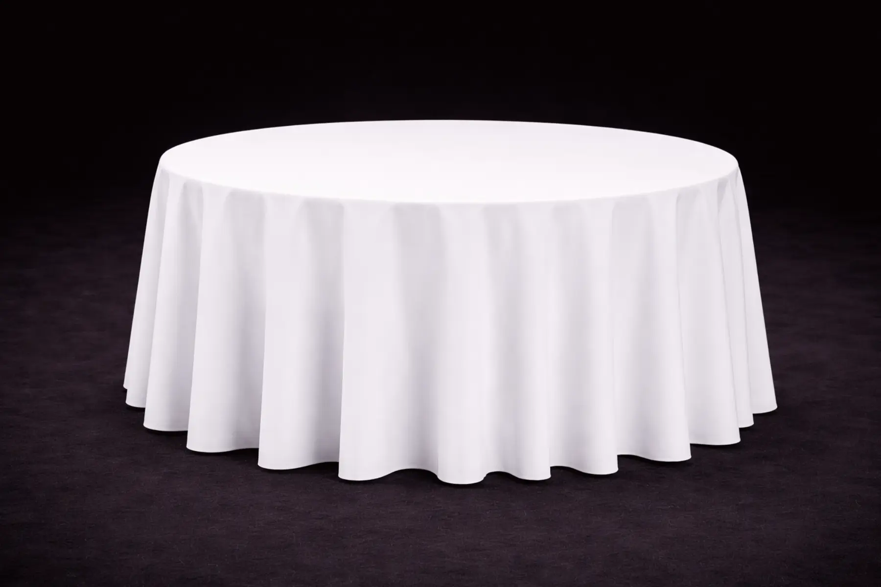 Banketttisch rund mit Tischdecke mieten – Eventmobiliar fürs Wochenende
