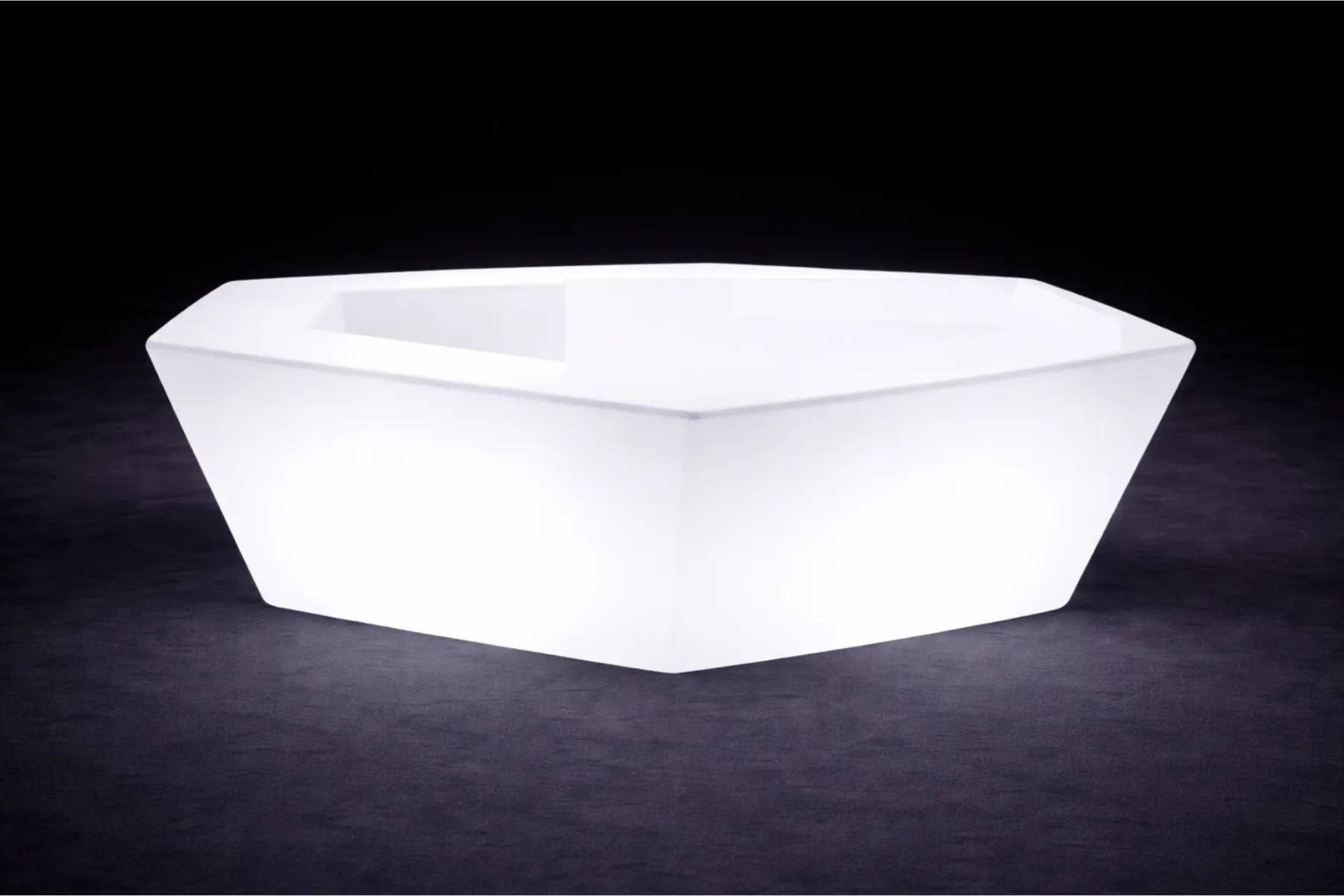 LED Tisch Prisma mieten – beleuchtetes Loungemöbel