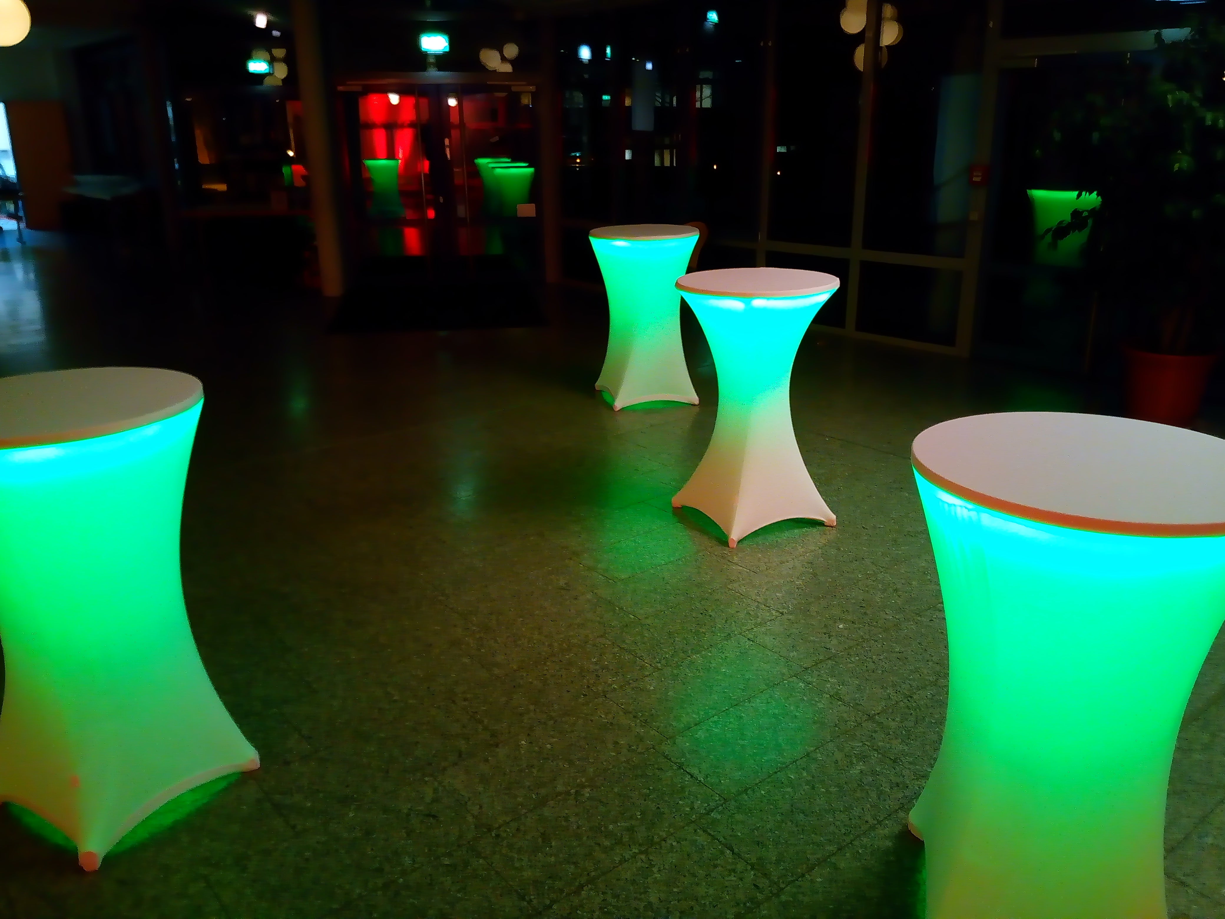 Stehtisch bzw. Bistrotisch mit LED Beleuchtung 70 Umfang incl. Akku – 2