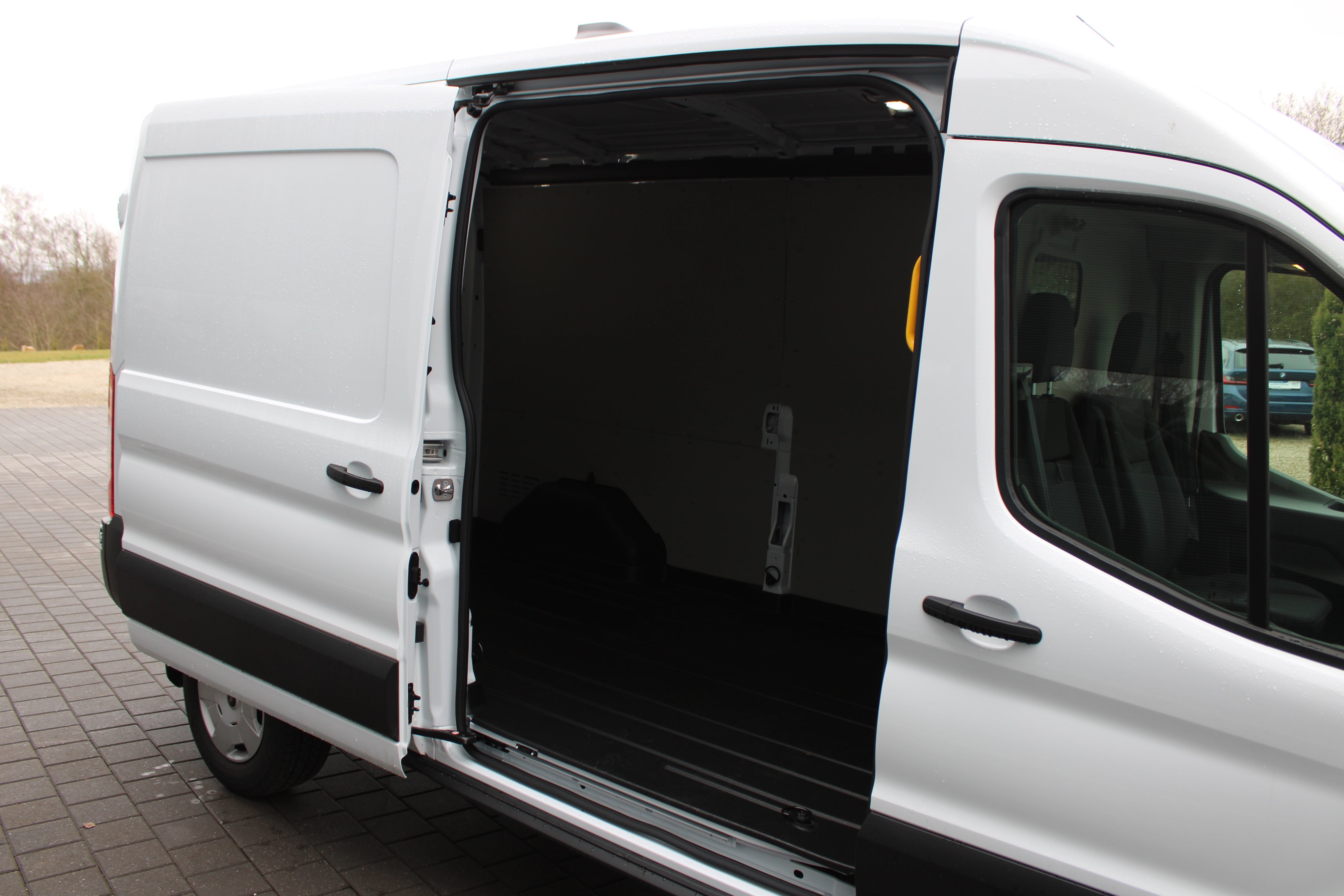 Ford Transit L3H2 mieten – Kastenwagen Transporter für Umzug & Transport – 3