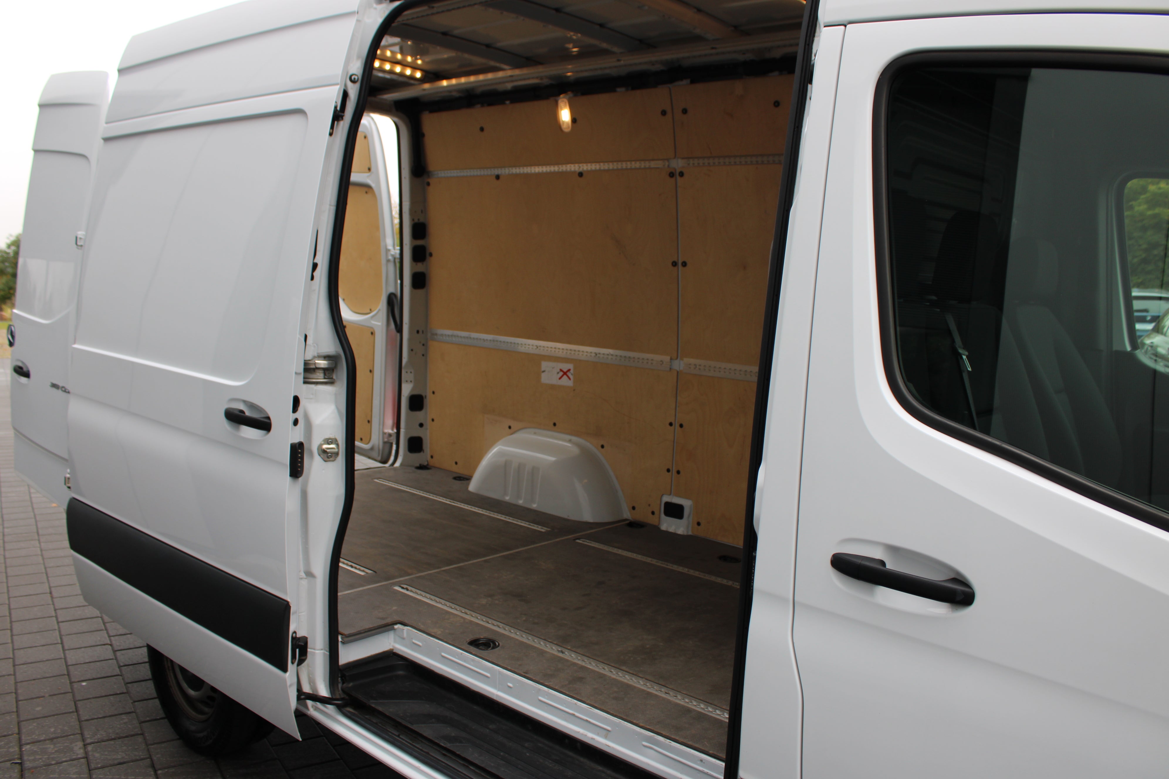Mercedes-Benz Sprinter 319 CDI Automatik Kastenwagen Umzug Transporter – 4