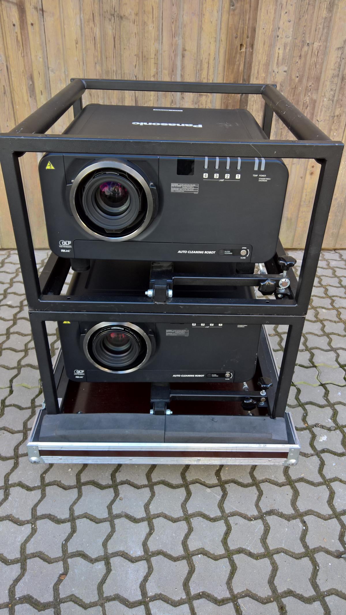 Panasonic PT-D 10000E Full HD 4:3 Beamer ab 25 – 4
