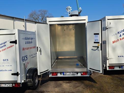 Klasse B Führerschein: Kühlanhänger 1,35to groß – 2