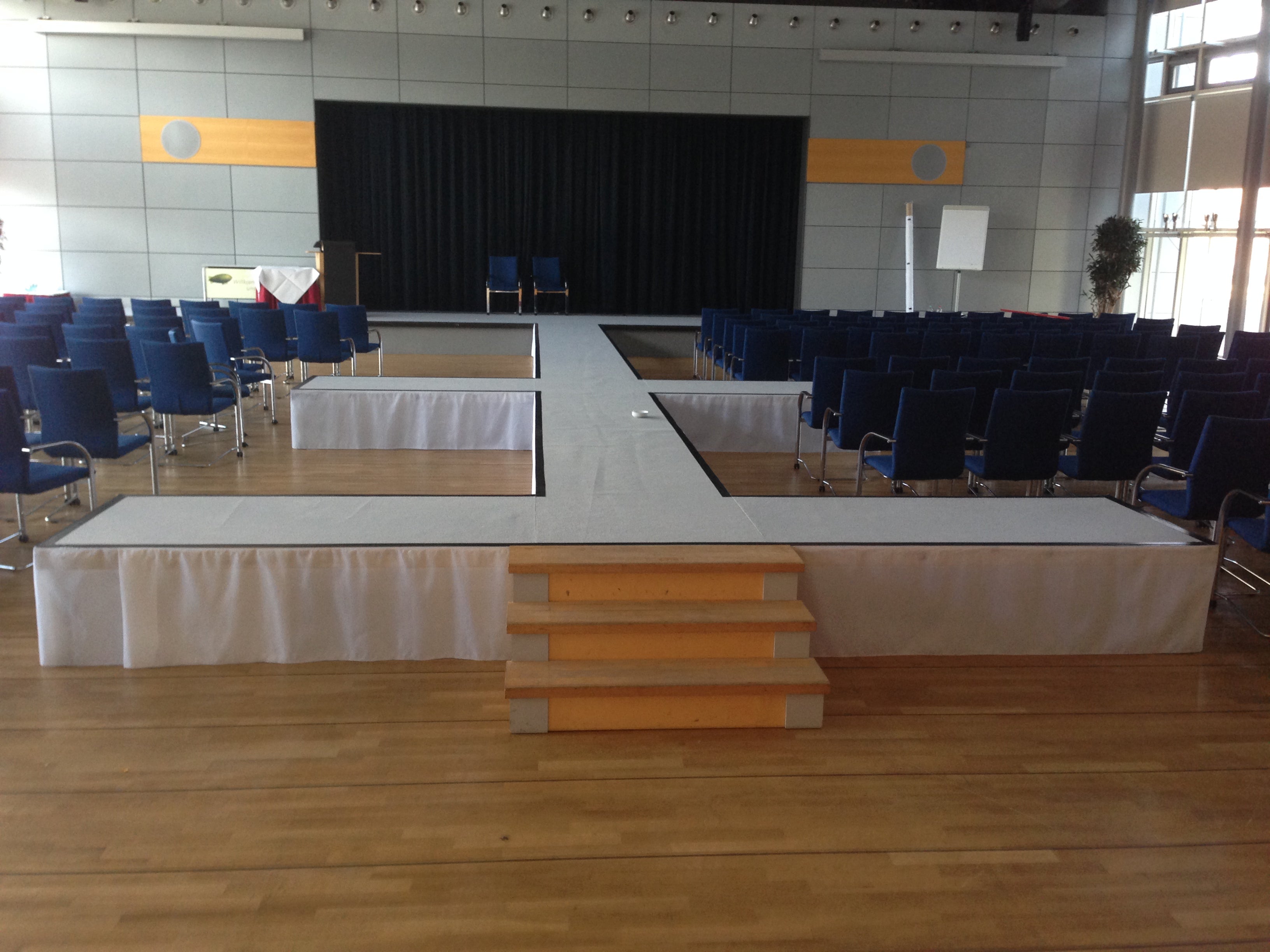 Podium/ Bühne für Konferenzen/ Tagungspodium/ Tagungsbühne – 4