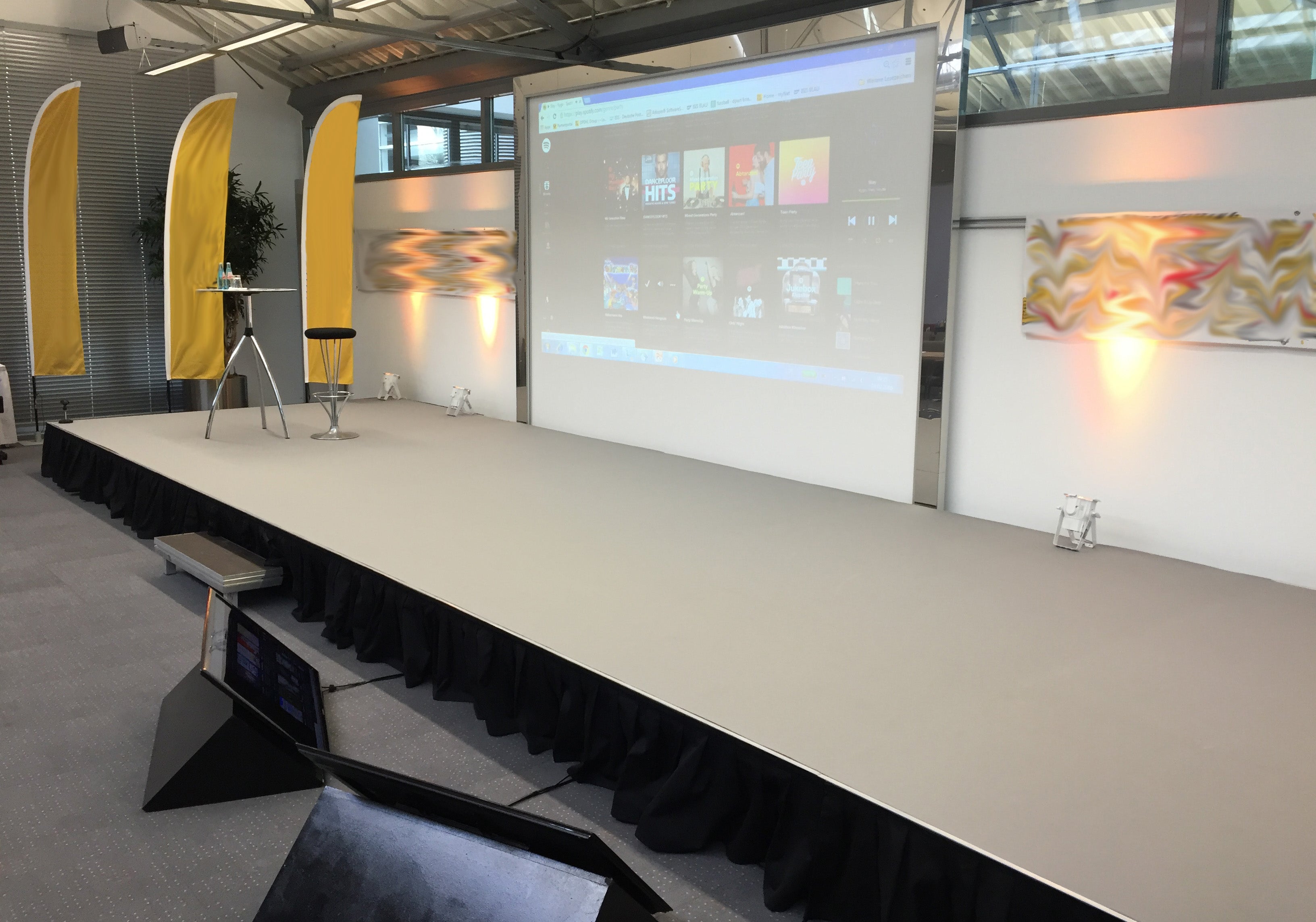 Podium/ Bühne für Konferenzen/ Tagungspodium/ Tagungsbühne – 2