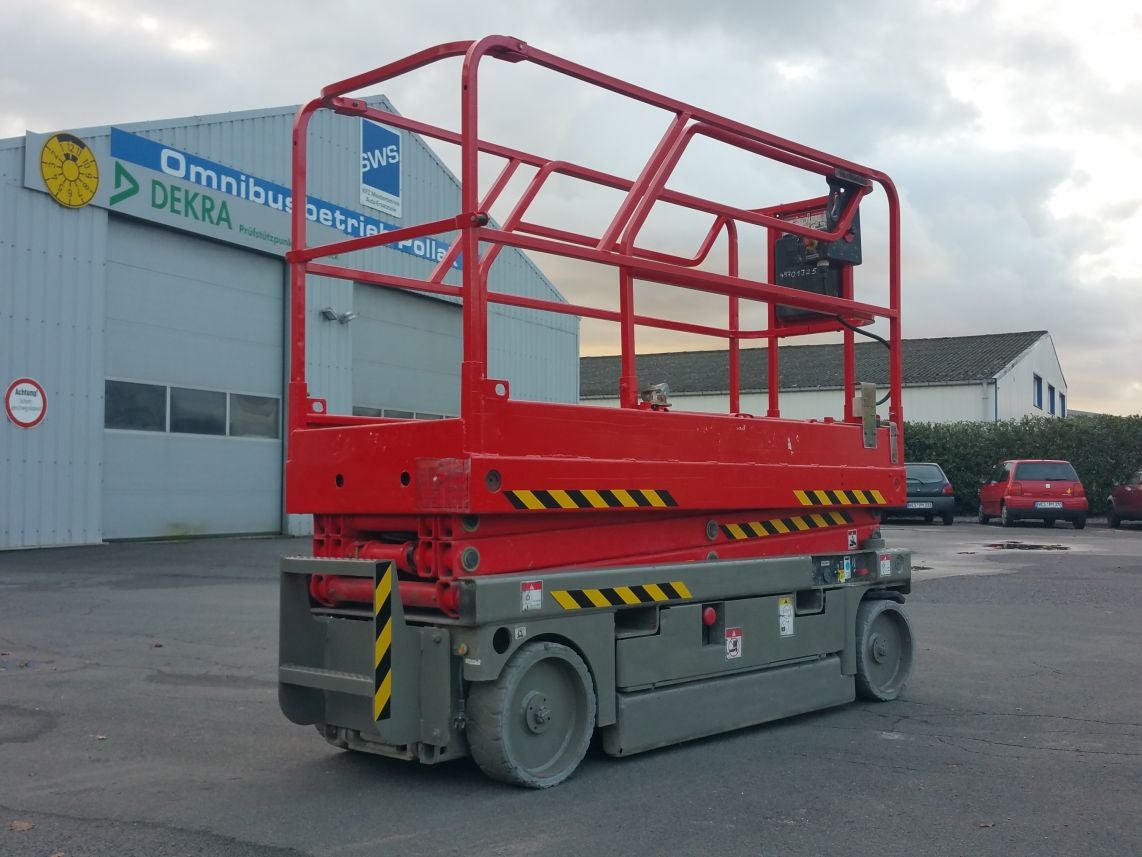 Haulotte Compact 8 Arbeitsbühne Scherenbühne mit 8,2 Meter Arbeitshöhe