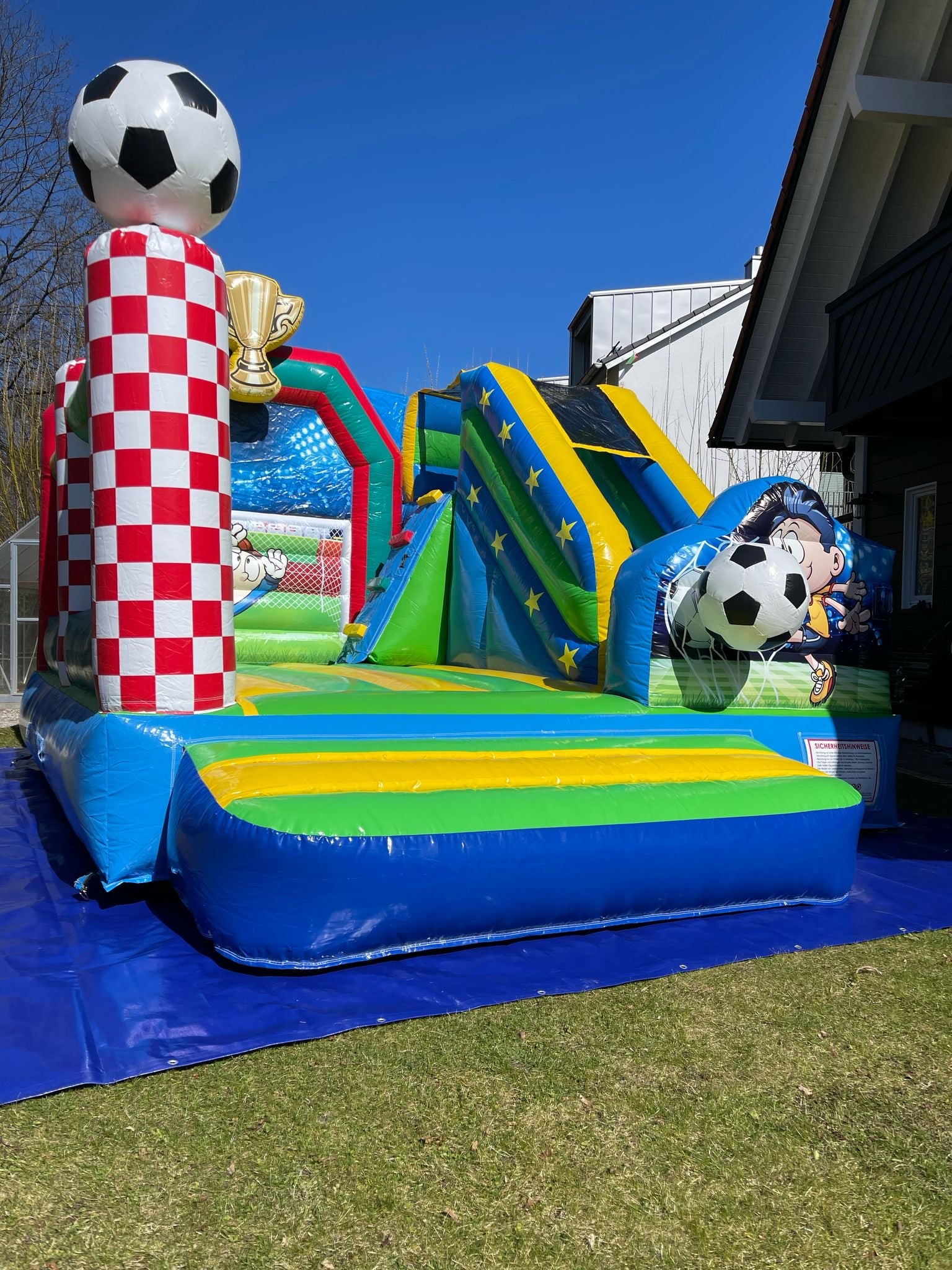 Hüpfburg Fußball mit Rutsche zu vermieten – 3