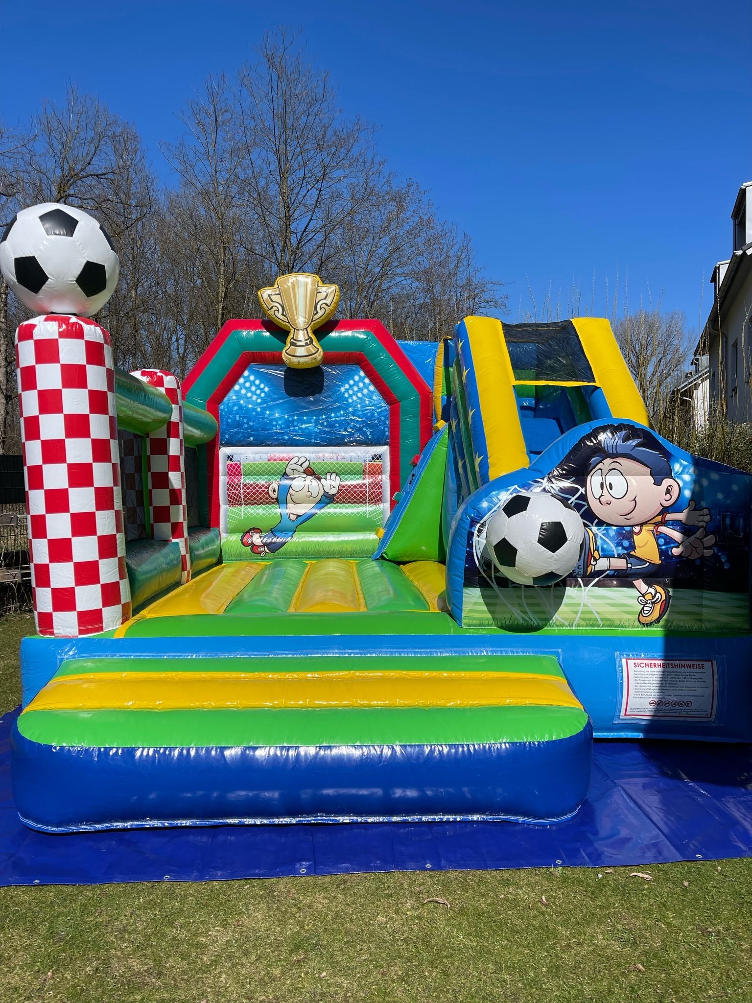 Hüpfburg Fußball mit Rutsche zu vermieten