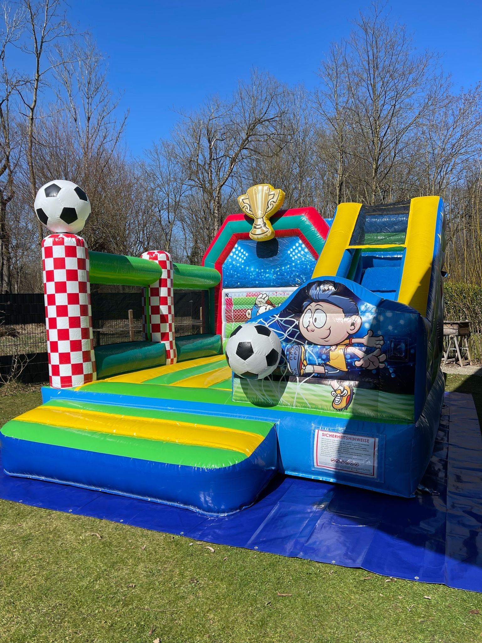 Hüpfburg Fußball mit Rutsche zu vermieten – 2