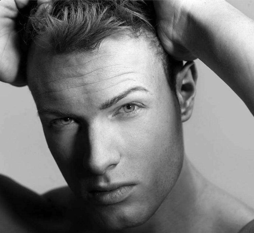 MENSTRIP DE LUXE MIT JAY J. – 2