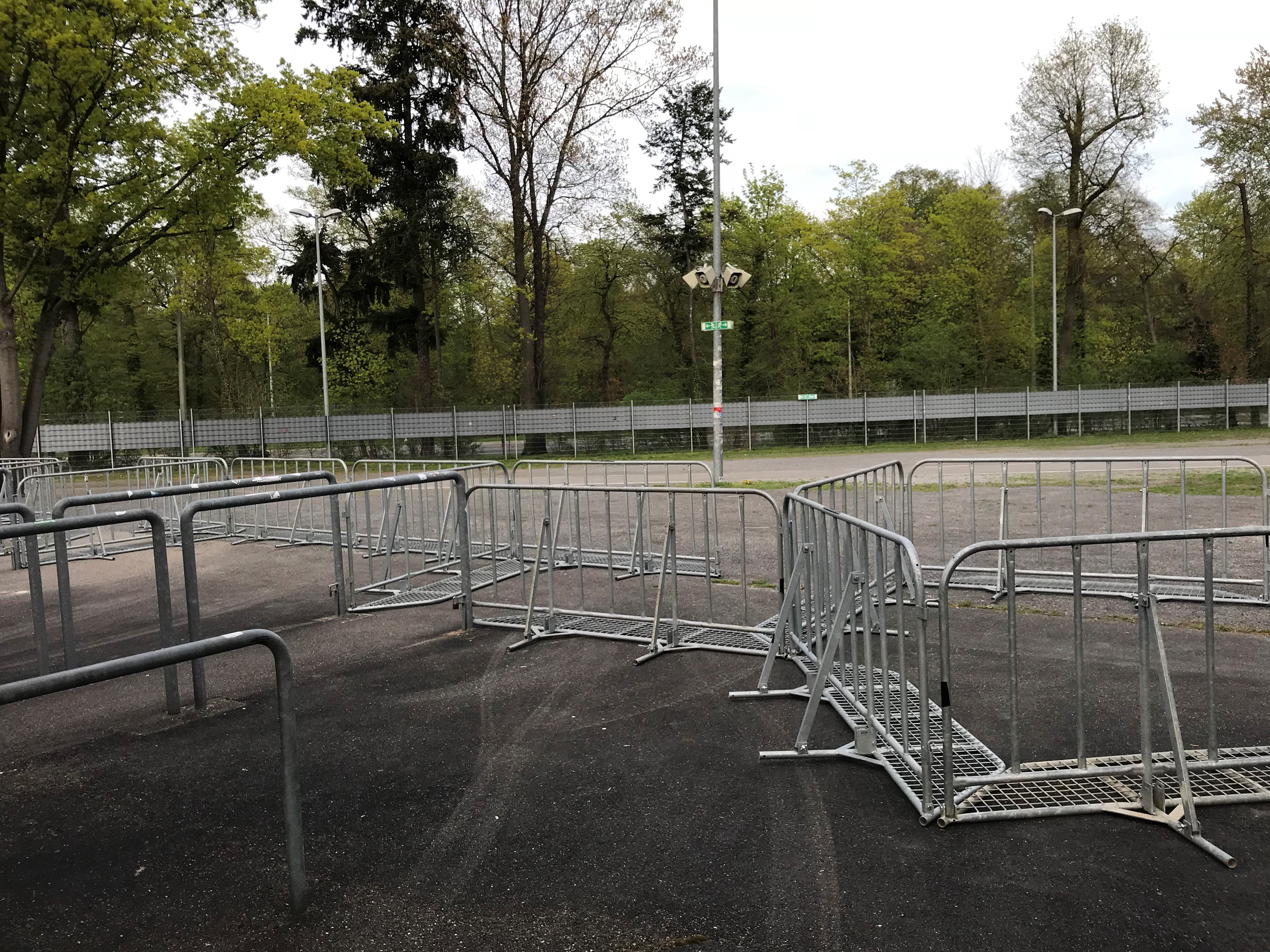 Polizeigitter / Absperrung / Zaun / Gitter – 3