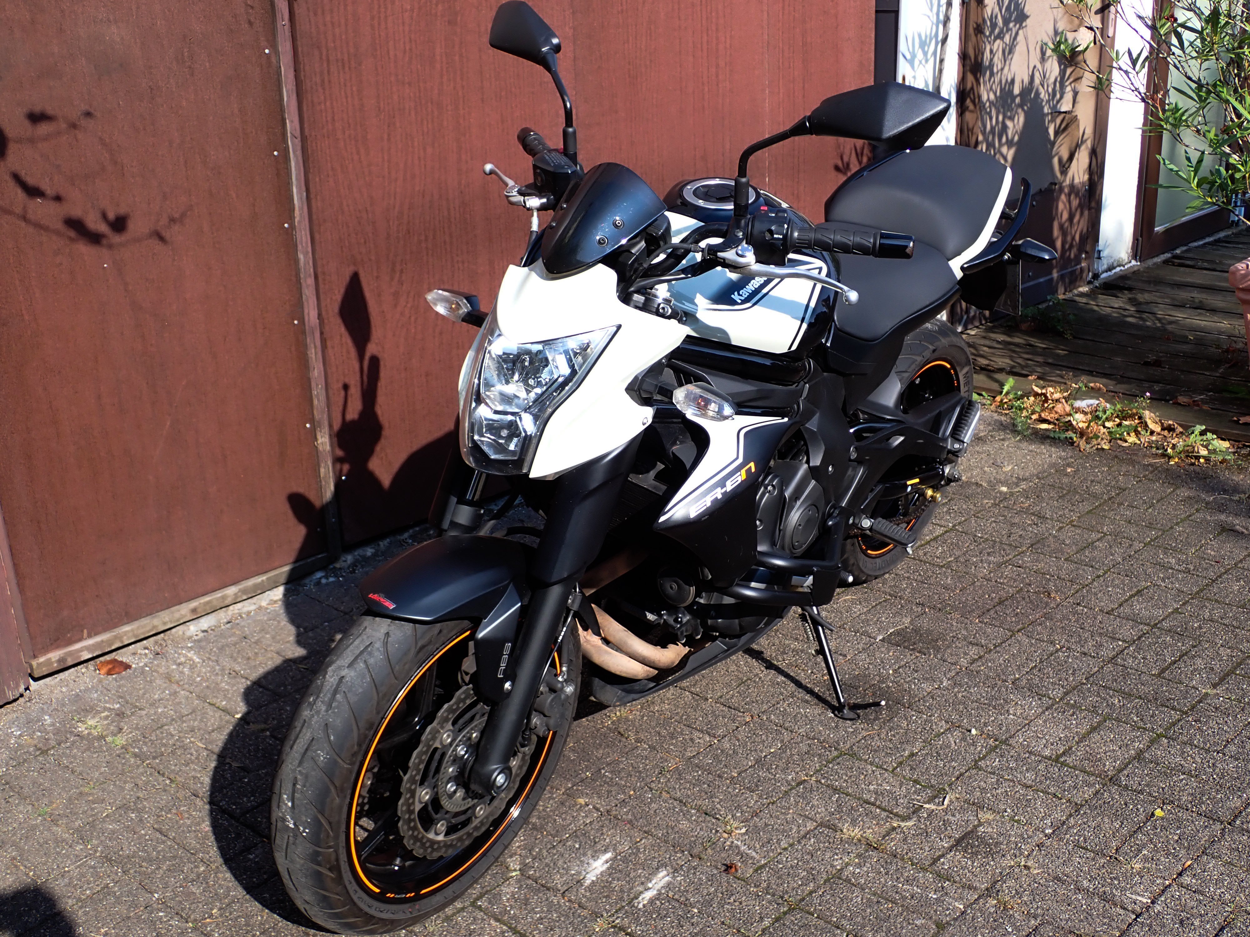 Kawasaki ER 6 N mit ABS oder Suzuki Gladius 650 – 3