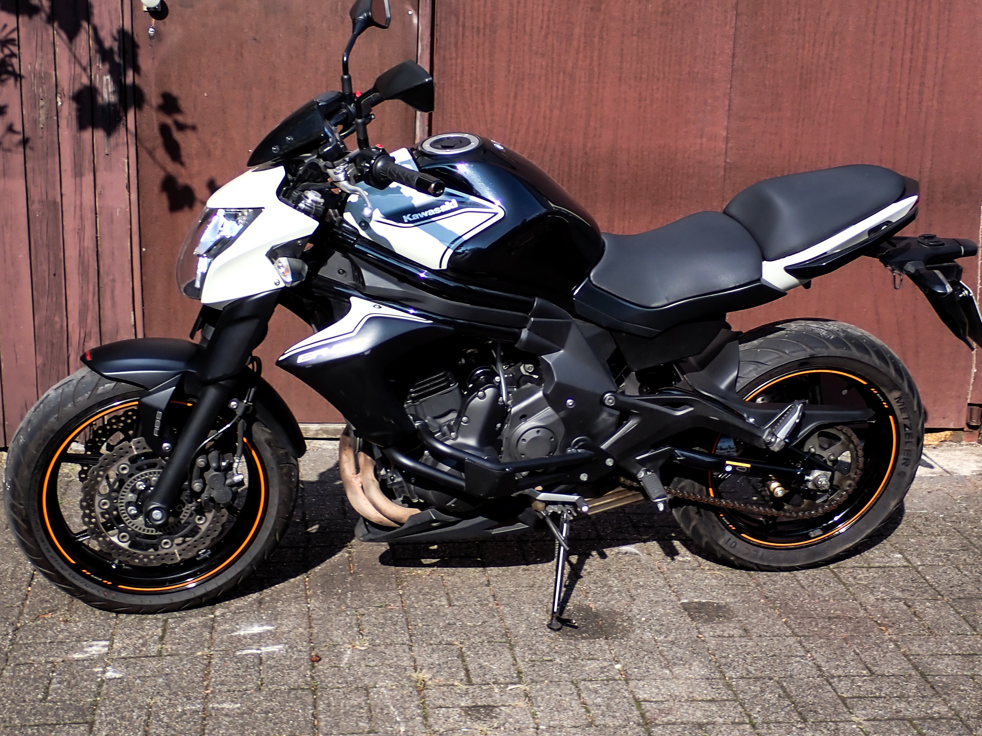 Kawasaki ER 6 N mit ABS oder Suzuki Gladius 650
