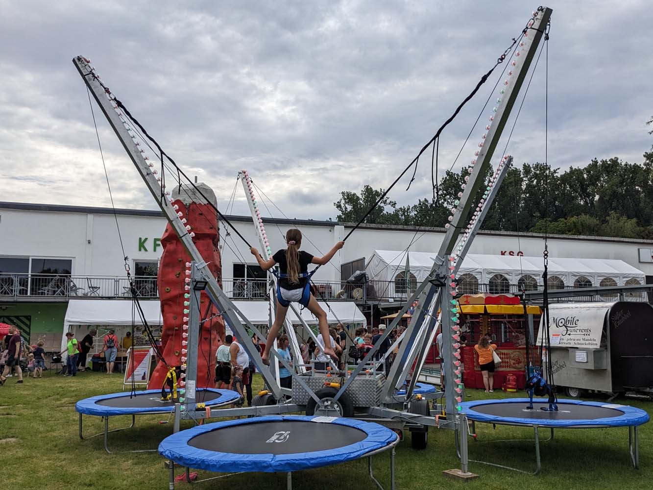 4er Bungee-Trampolin inkl. Betreuungspersonal – 2