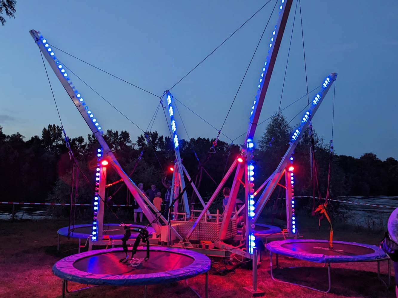 4er Bungee-Trampolin inkl. Betreuungspersonal – 4