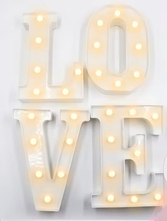 LOVE Leuchtbuchstaben mieten – Highlight für Hochzeit & Party – 2