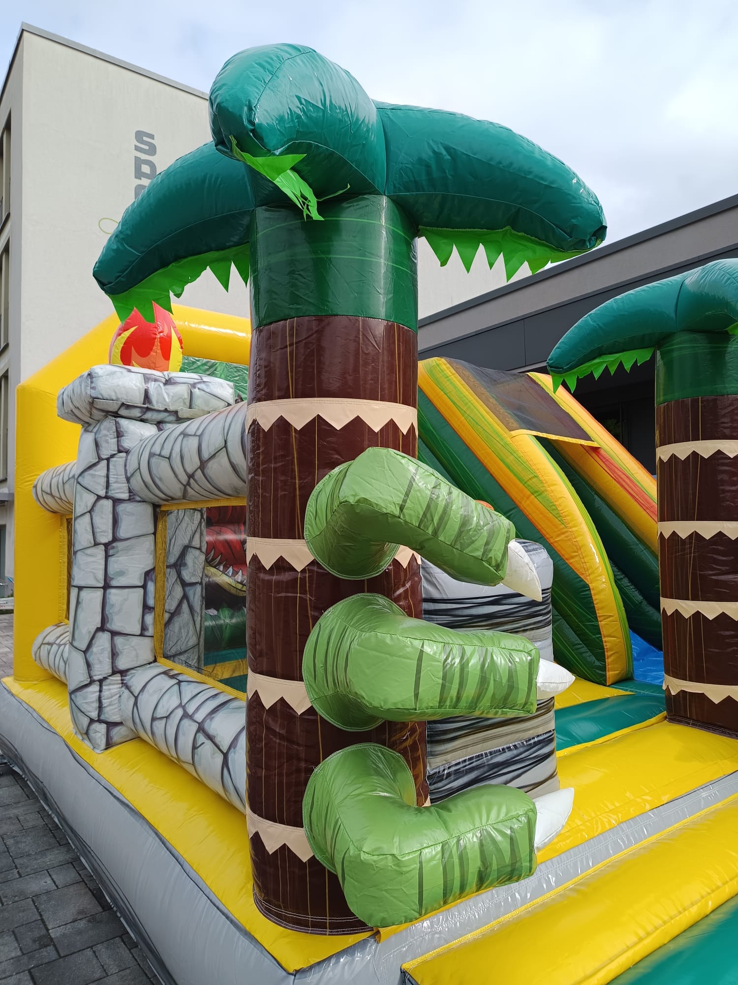 Profi Hüpfburg Luftburg Springburg T-REX mit Rutsche Jungentraum günstig leihen mieten in Mittelfranken Nürnberg Fürth Erlangen Ansbach Schwabach Lauf Zirndorf Roth – 4