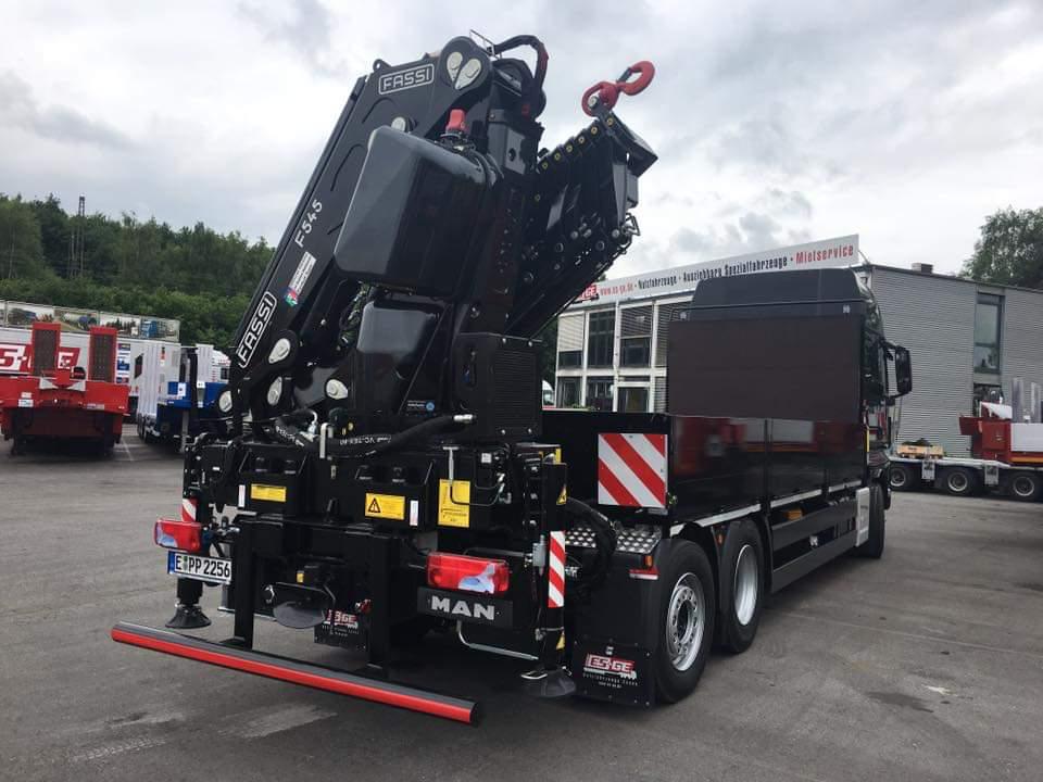 LKW mit Ladekran / Container- & Baustellenlogistik – 2
