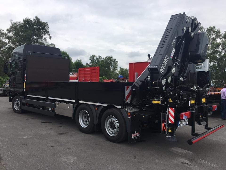 LKW mit Ladekran / Container- & Baustellenlogistik – 3