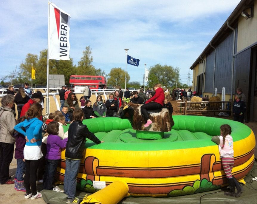 Bullriding / Rodeo Bulle / Surfsimulator / Surfen