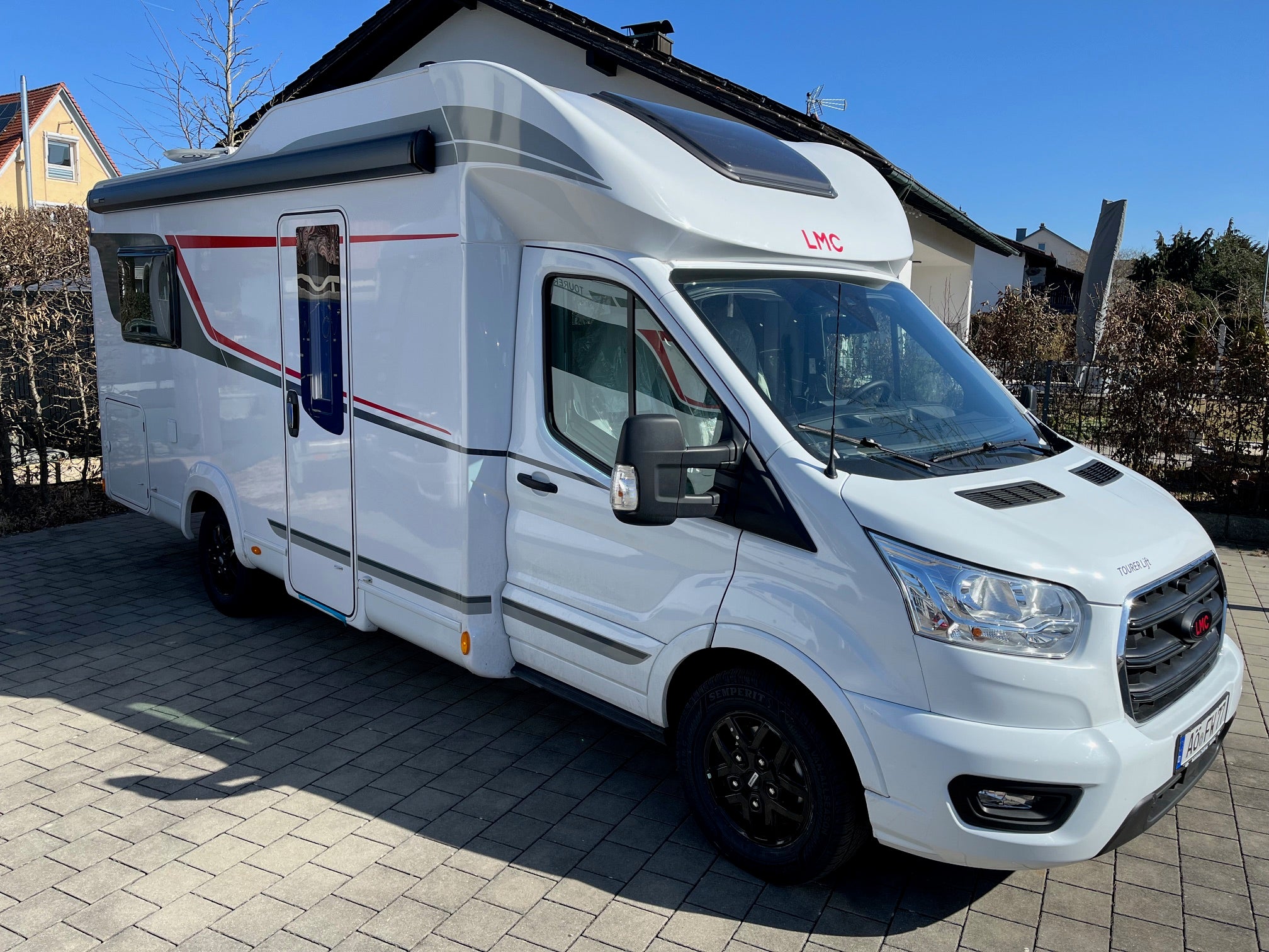 Teilintegriertes Wohnmobil LMC H634 Tourer Lift Ford Transit Automatik – 4