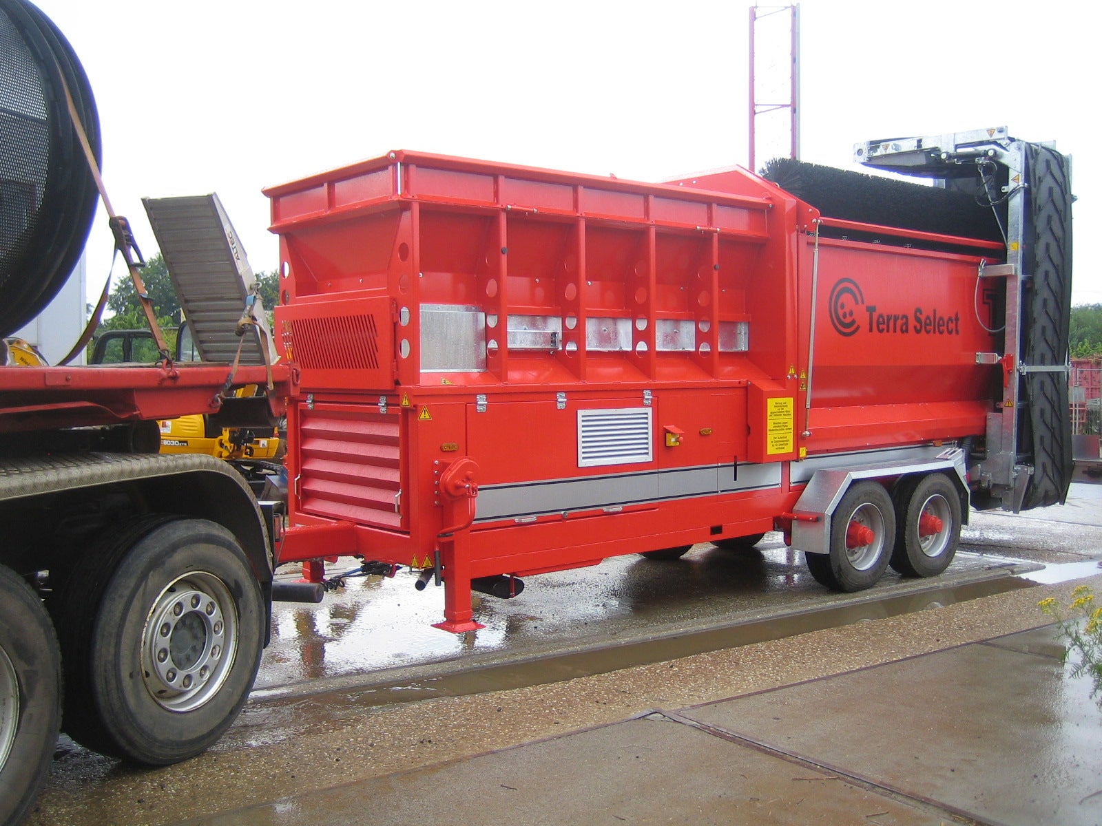 Boden sieben,Kompost sieben,Hackschnitzel sieben,Sand sieben,Mobile Siebanlage,Bauschutt sieben,Mutterboden Sieben lassen,Grünabfall sieben, Sieben ,Trommelsiebanlage,Aushub sieben,gesiebter Mutterbod – 3
