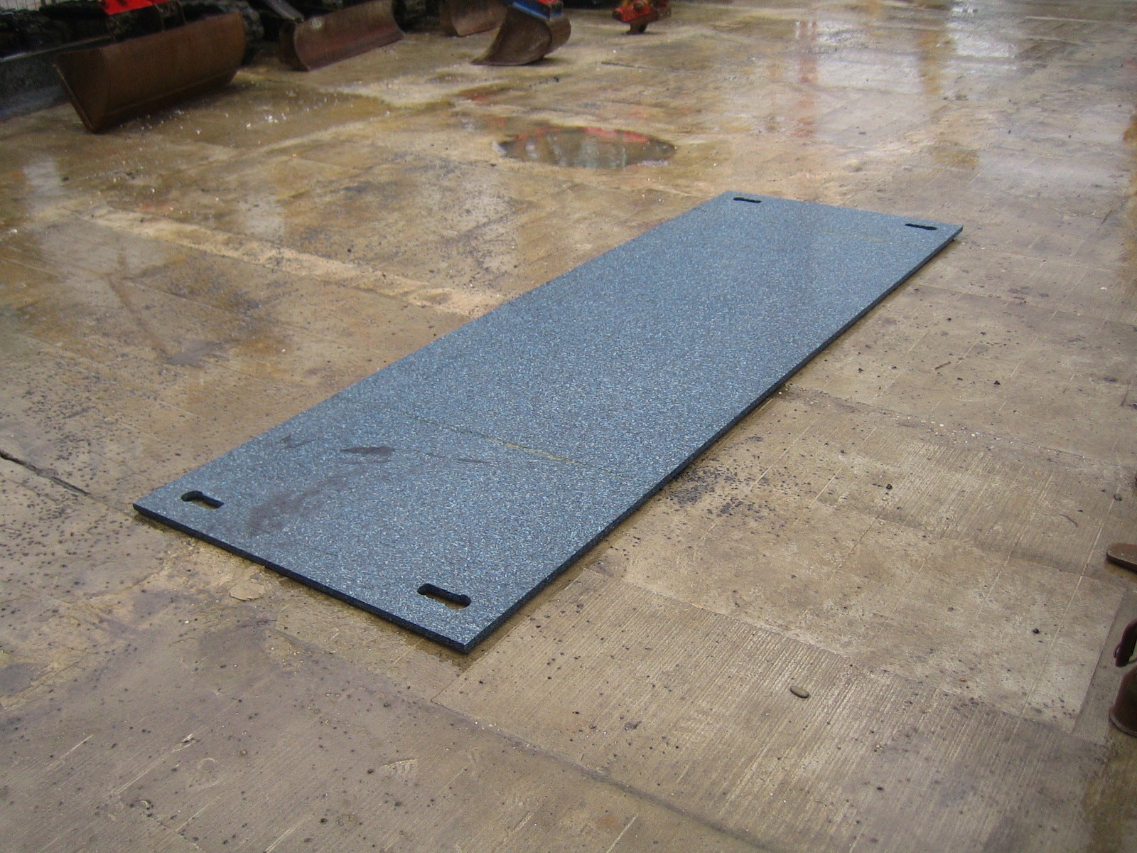 Fahrbahnplatten,Baggermatrazen Wegebau , Mobile Fahrstraße, Baustraße, Kunstoffplatten,Kunstofffahrbahn